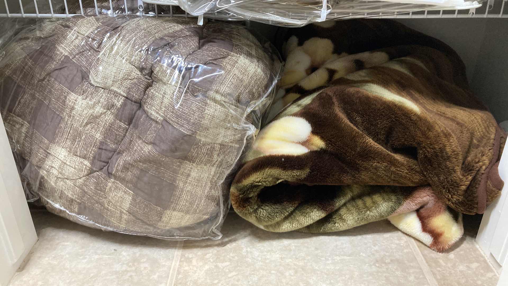 Photo 1 of LINENS- BEDDING, TOWELS & BATH MATS