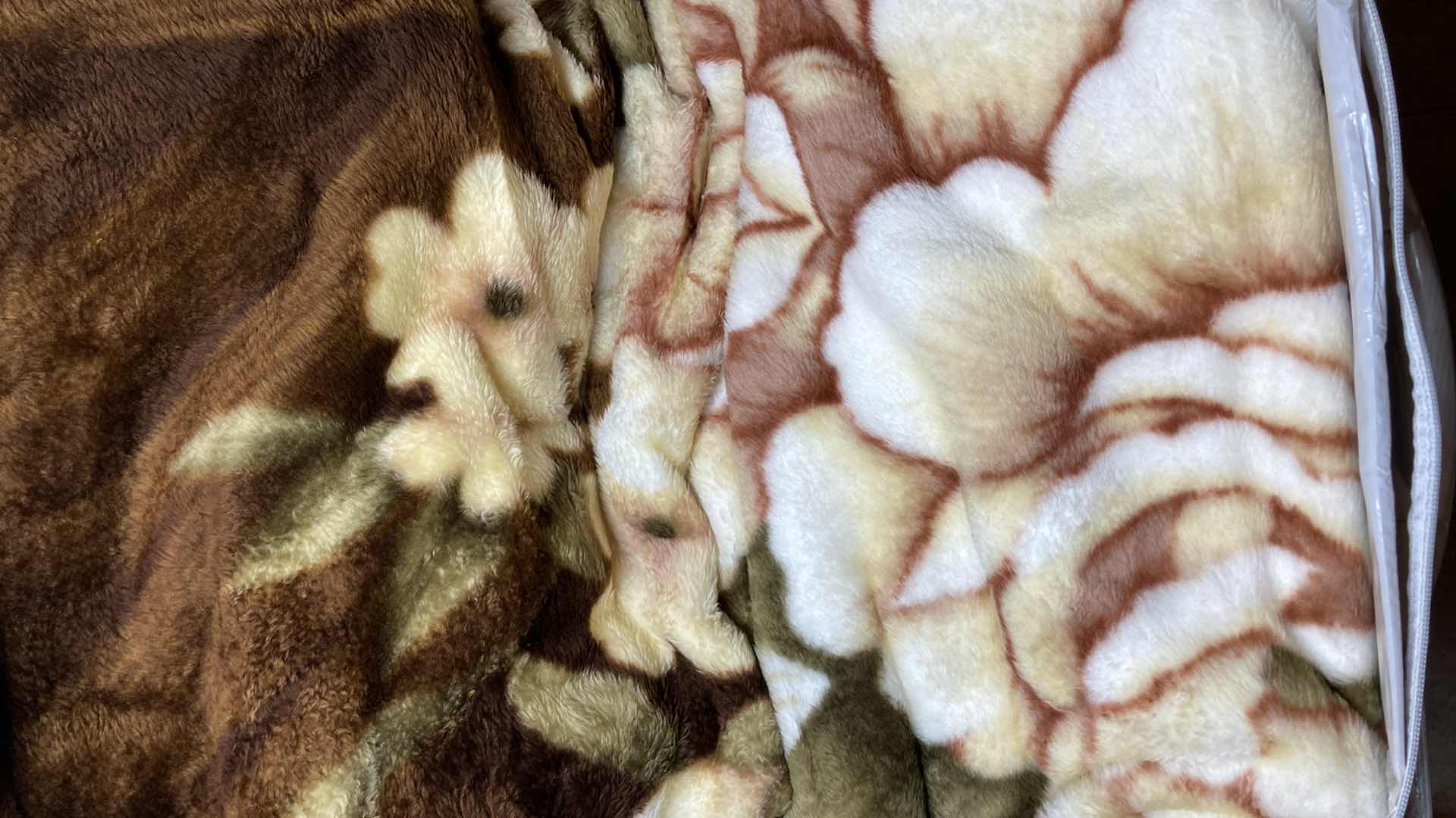 Photo 1 of GOLDEN ELEPHANT FLORAL QUEEN SIZE BLANKET