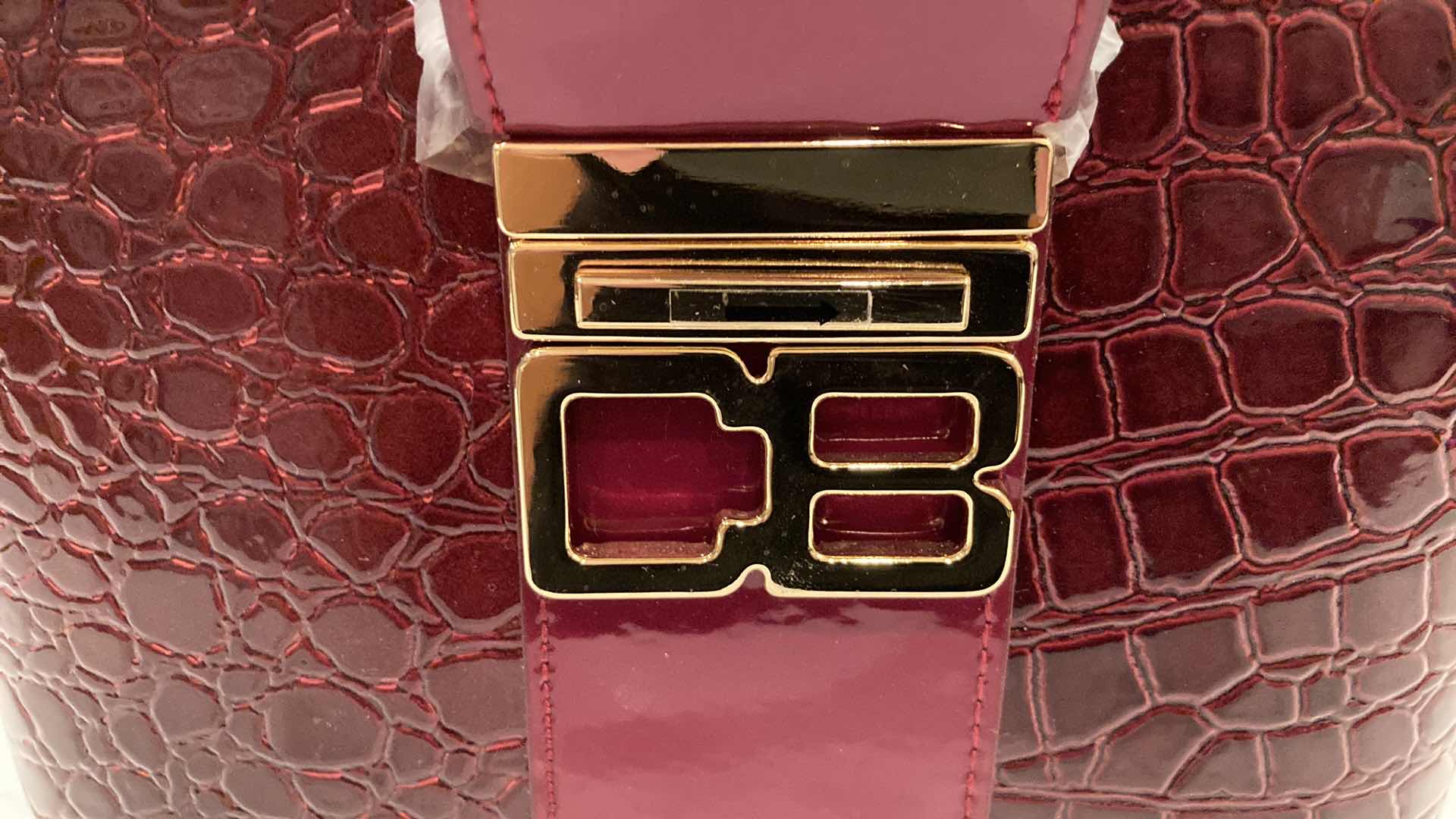 Photo 1 of ALLIGATOR SKIN PRINT DARK RED TRAVEL CASE