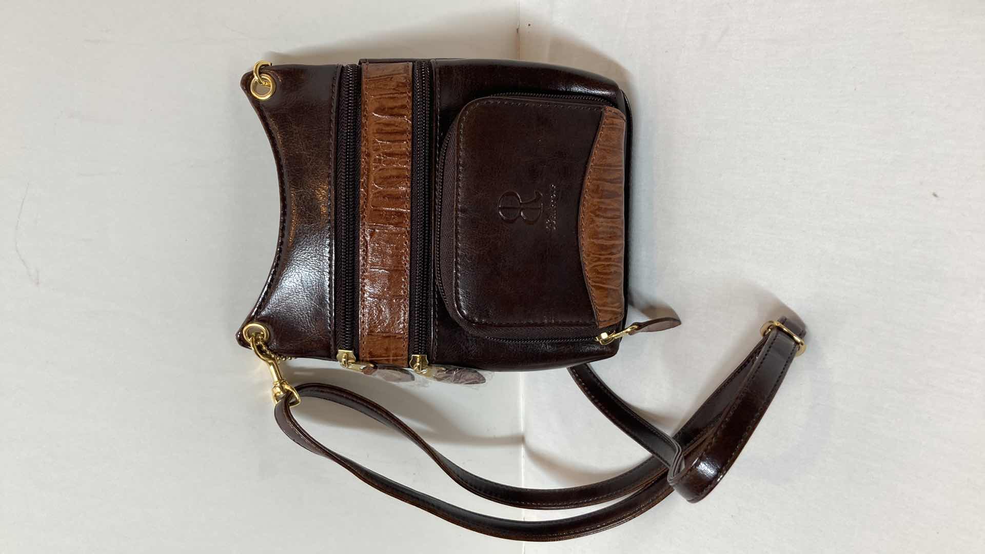 Photo 4 of LEATHER HANDBAGS VARIOUS STYLES & SIZES (3)