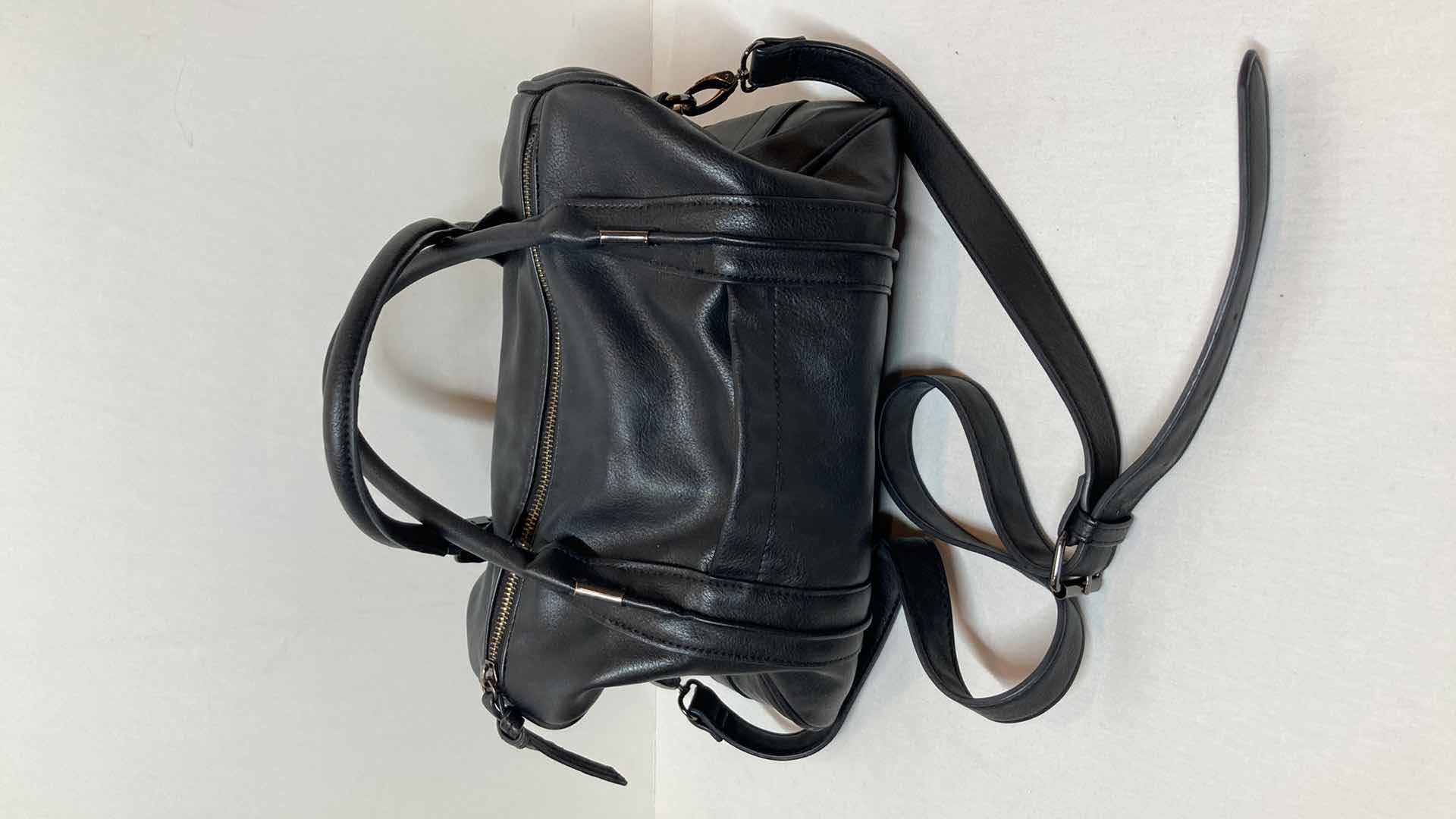 Photo 6 of LEATHER HANDBAGS VARIOUS STYLES & SIZES (3)