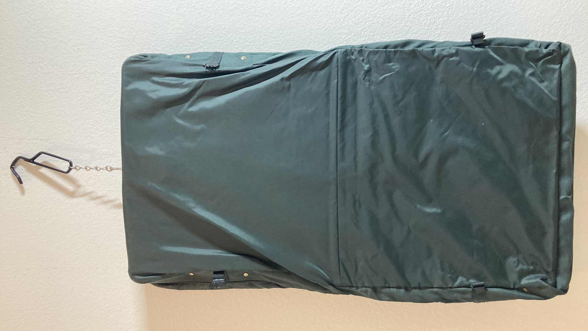 Photo 1 of SAMSONITE GREEN GARMENT BAG