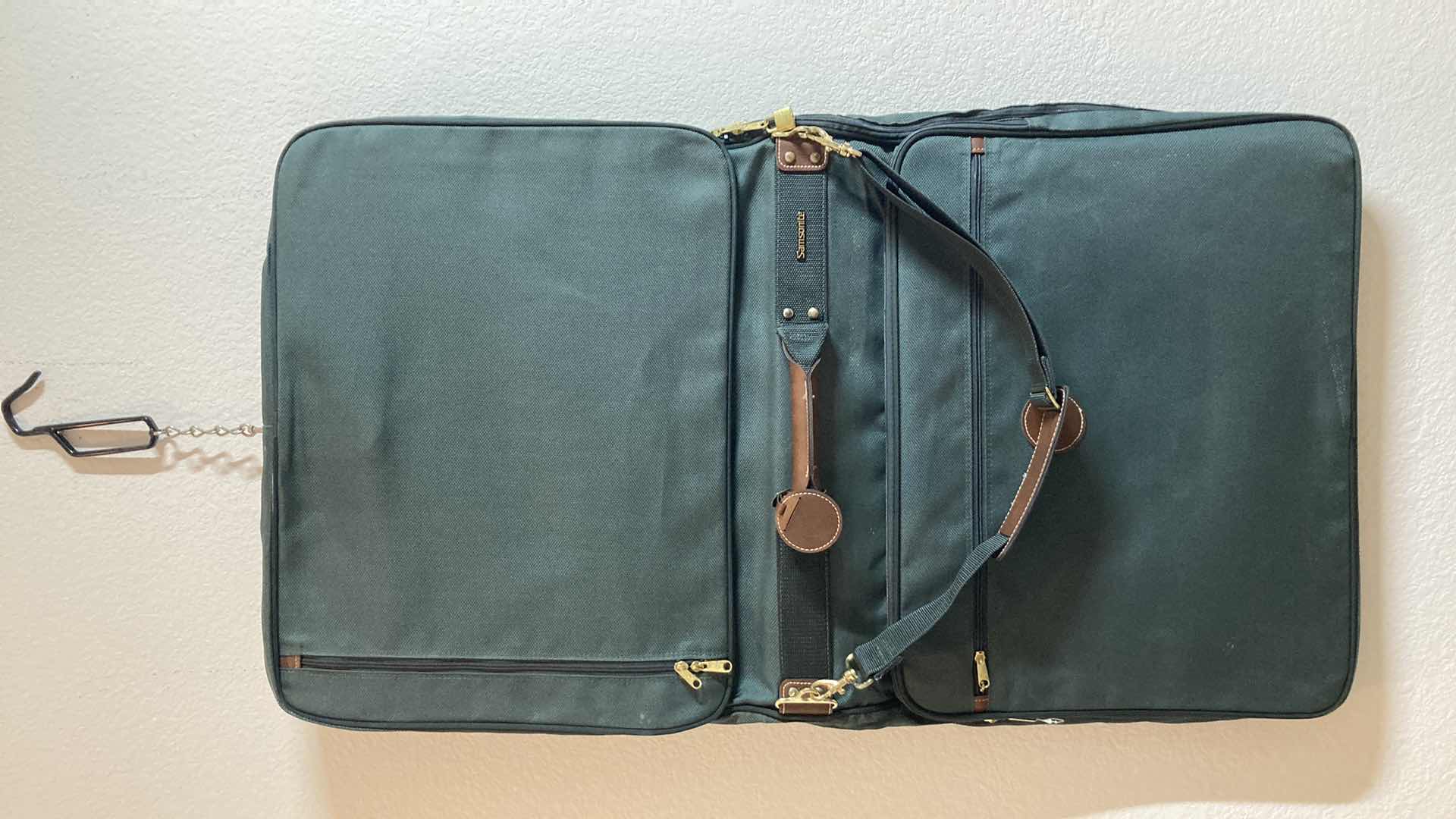 Photo 1 of SAMSONITE GREEN GARMENT BAG
