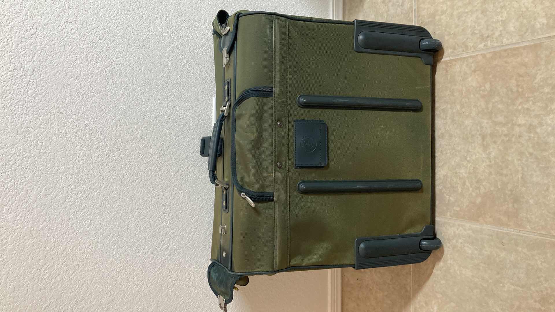 Photo 2 of ATLANTIC GREEN GARMENT BAG