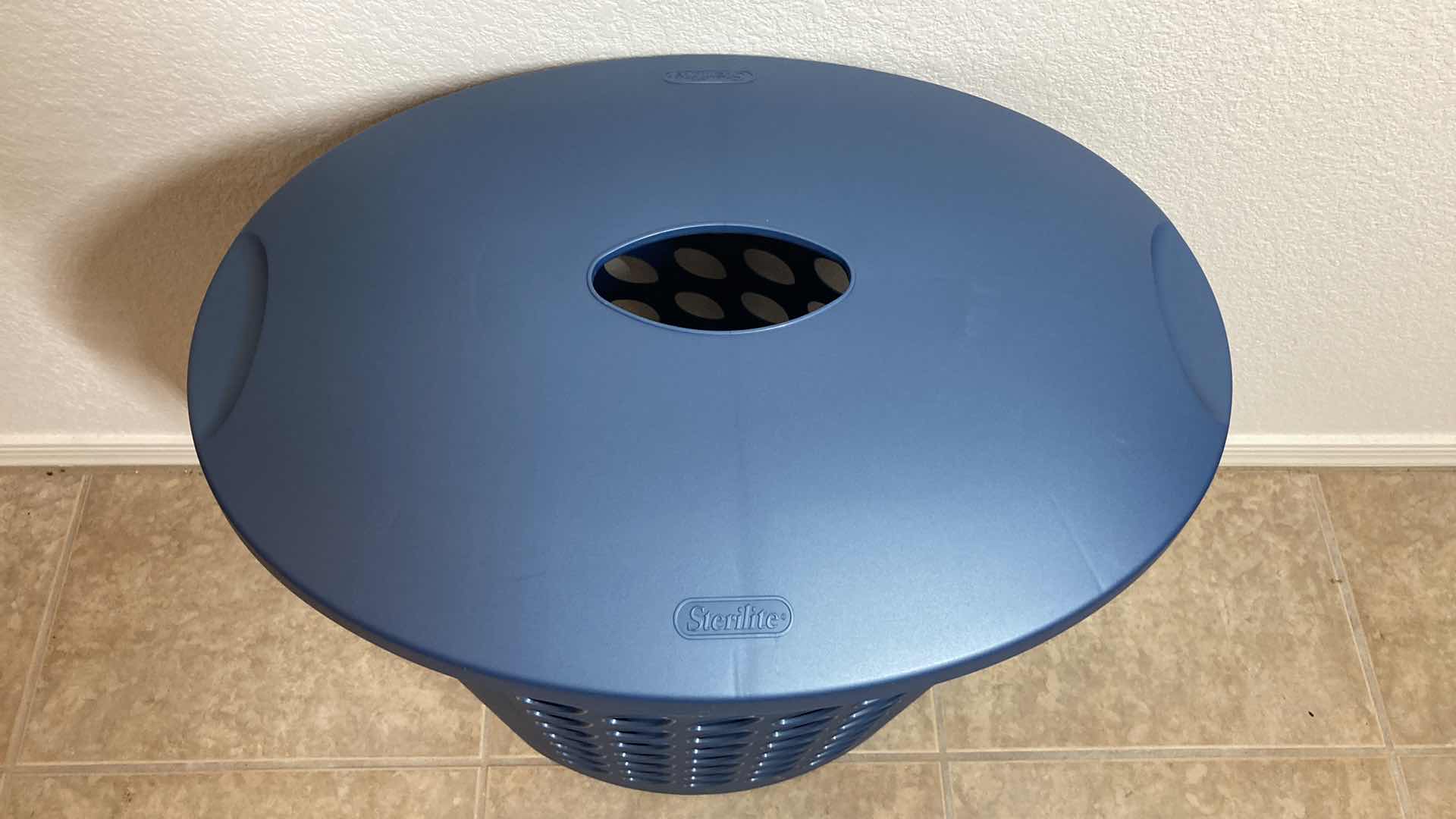 Photo 1 of STERILITE GLACIER LAUNDRY BIN W LID 20” X 14” H22”