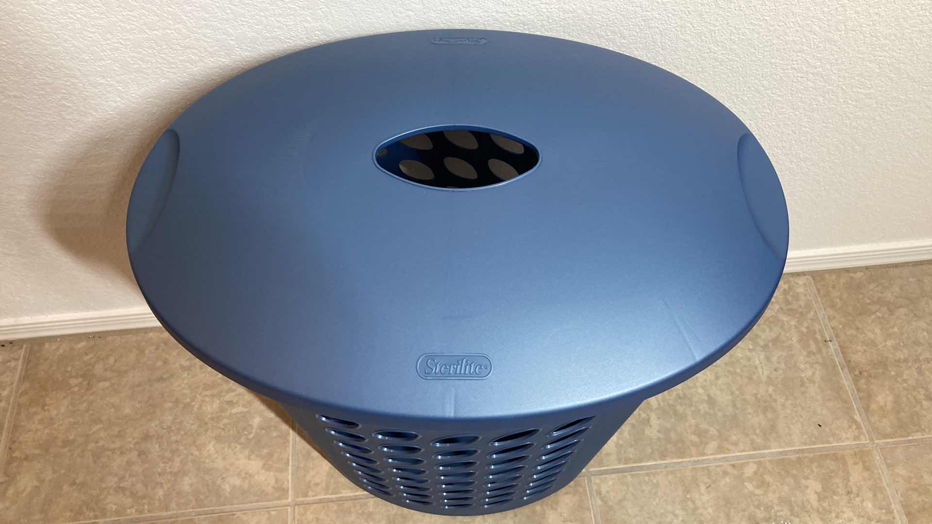 Photo 1 of STERILITE GLACIER LAUNDRY BIN W LID 20” X 14” H22”