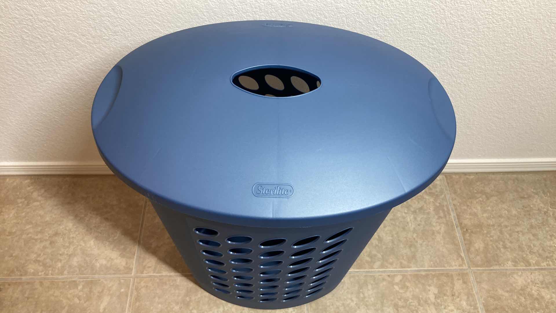 Photo 1 of STERILITE GLACIER LAUNDRY BIN W LID 20” X 14” H22”