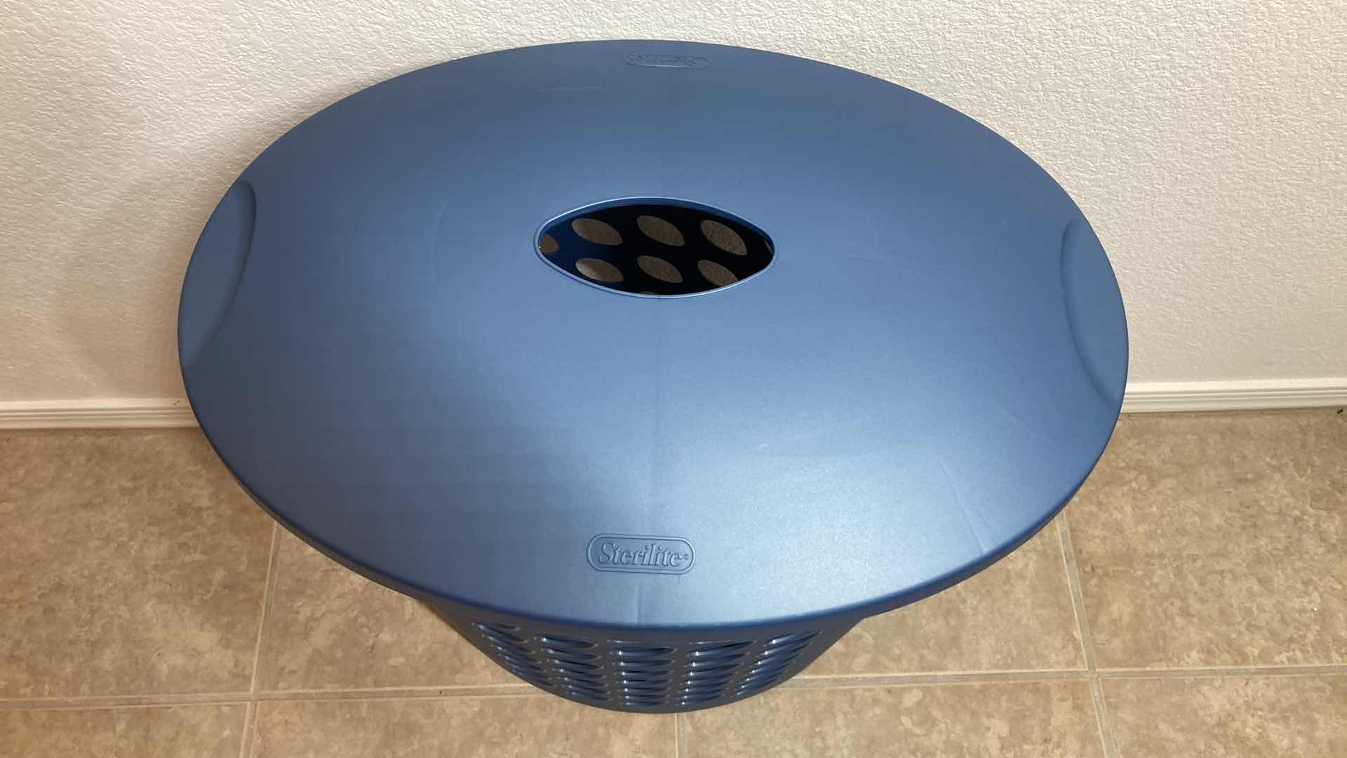 Photo 1 of STERILITE GLACIER LAUNDRY BIN W LID 20” X 14” H22”