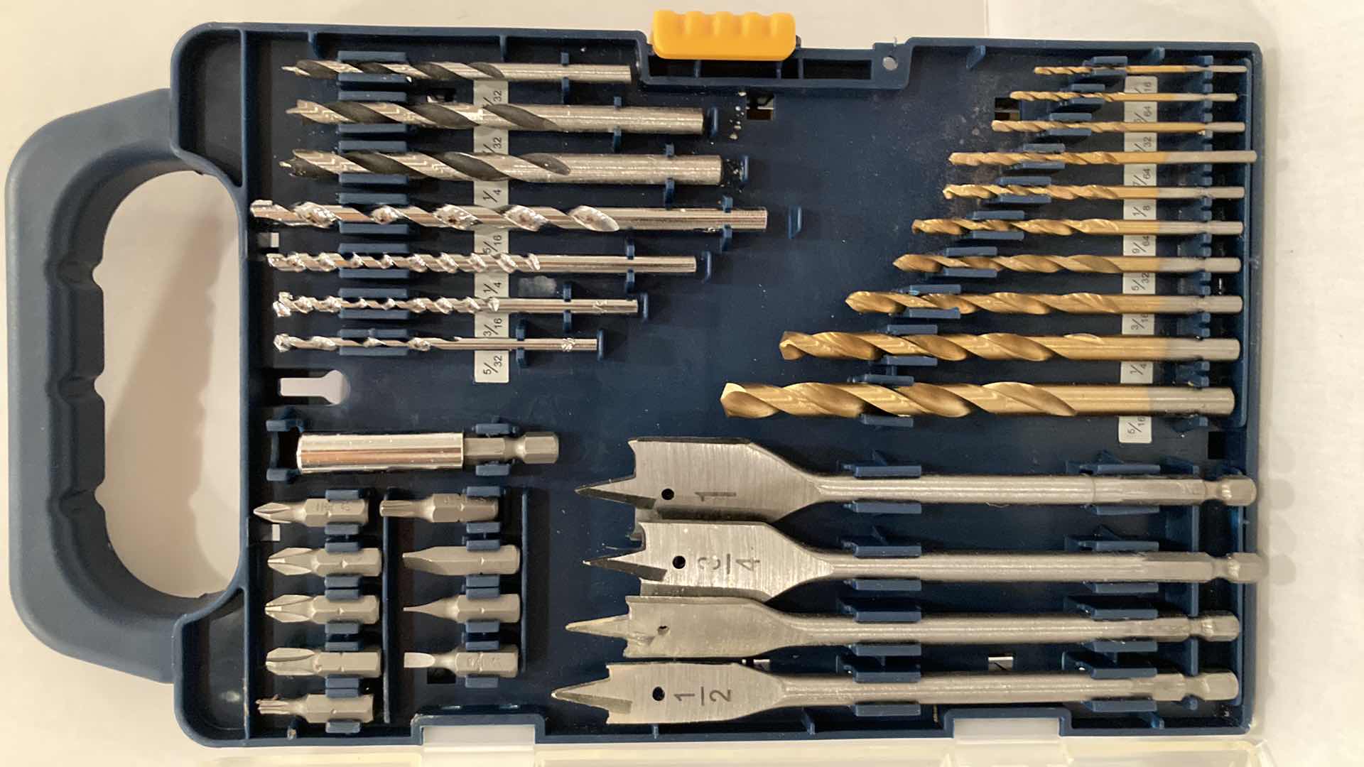 Photo 1 of RYOBI DRILLING & DRIVING SET (31)