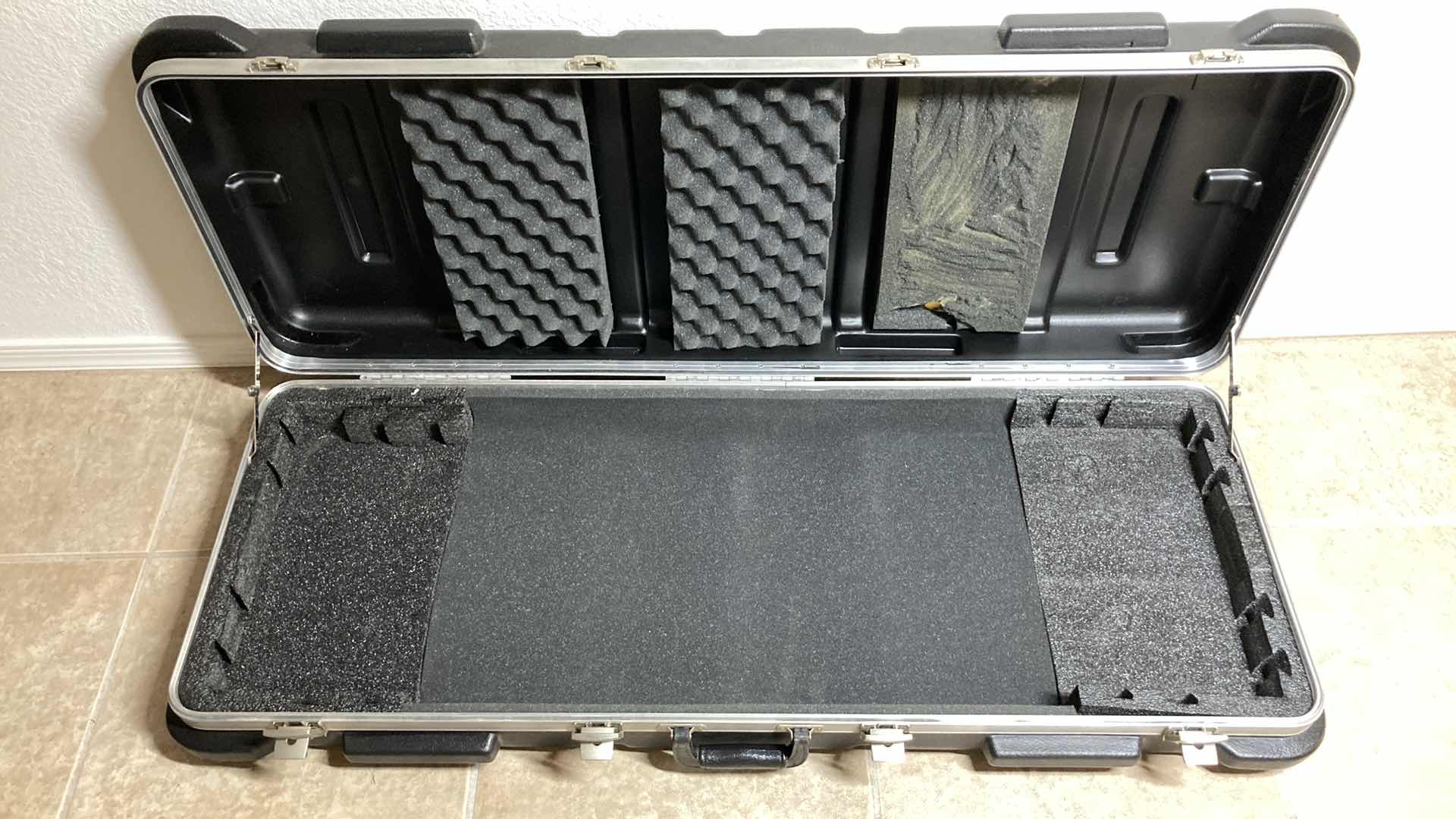 Photo 4 of SKB RIFLE HARD CASE 45” X 18” H7.5”