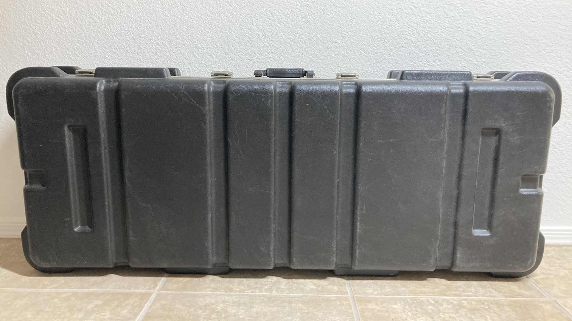 Photo 3 of SKB RIFLE HARD CASE 45” X 18” H7.5”