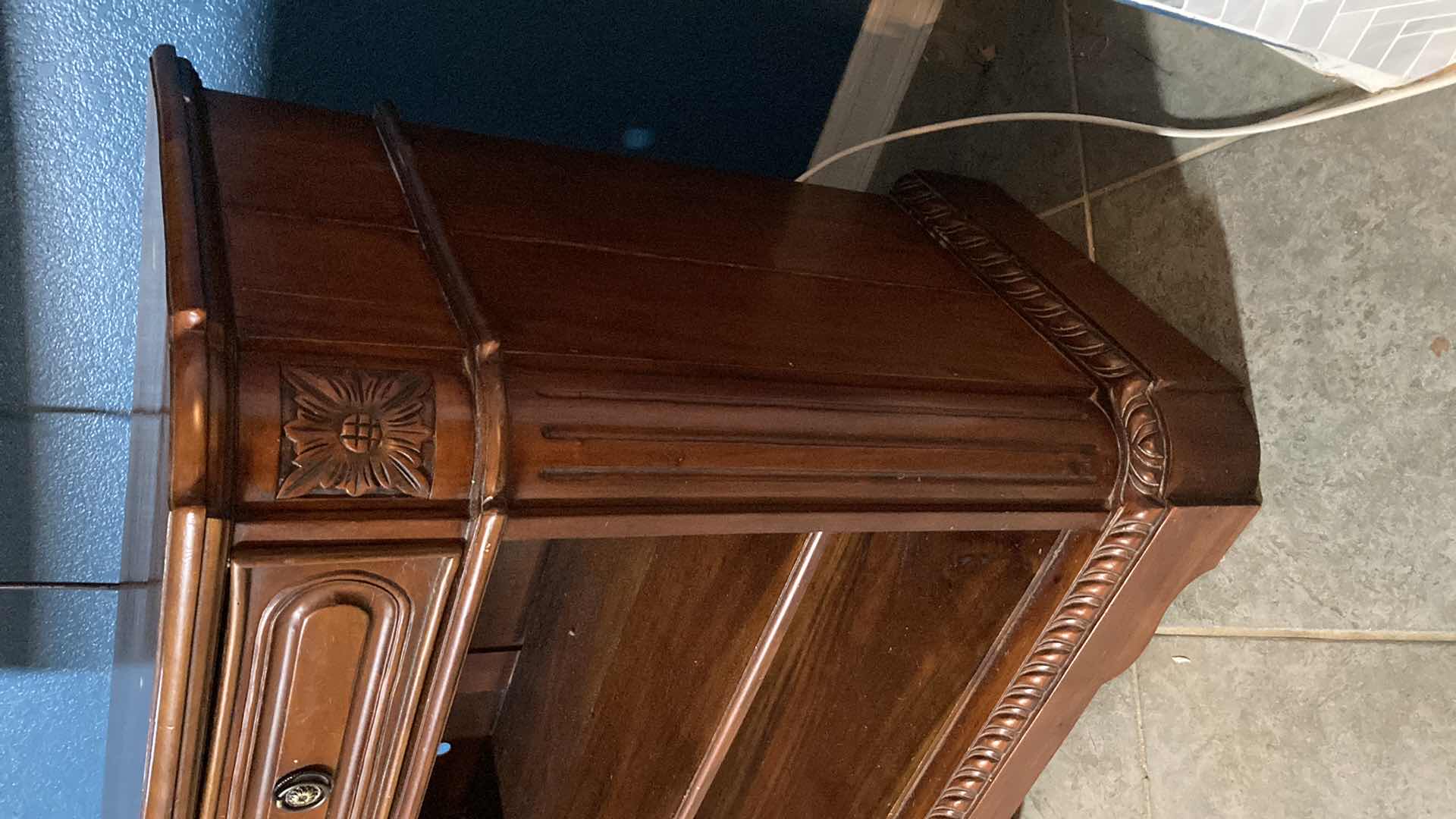 Photo 1 of MAHOGANY WOOD FINISH ENTERTAINMENT CENTER 46” X 19” H35”