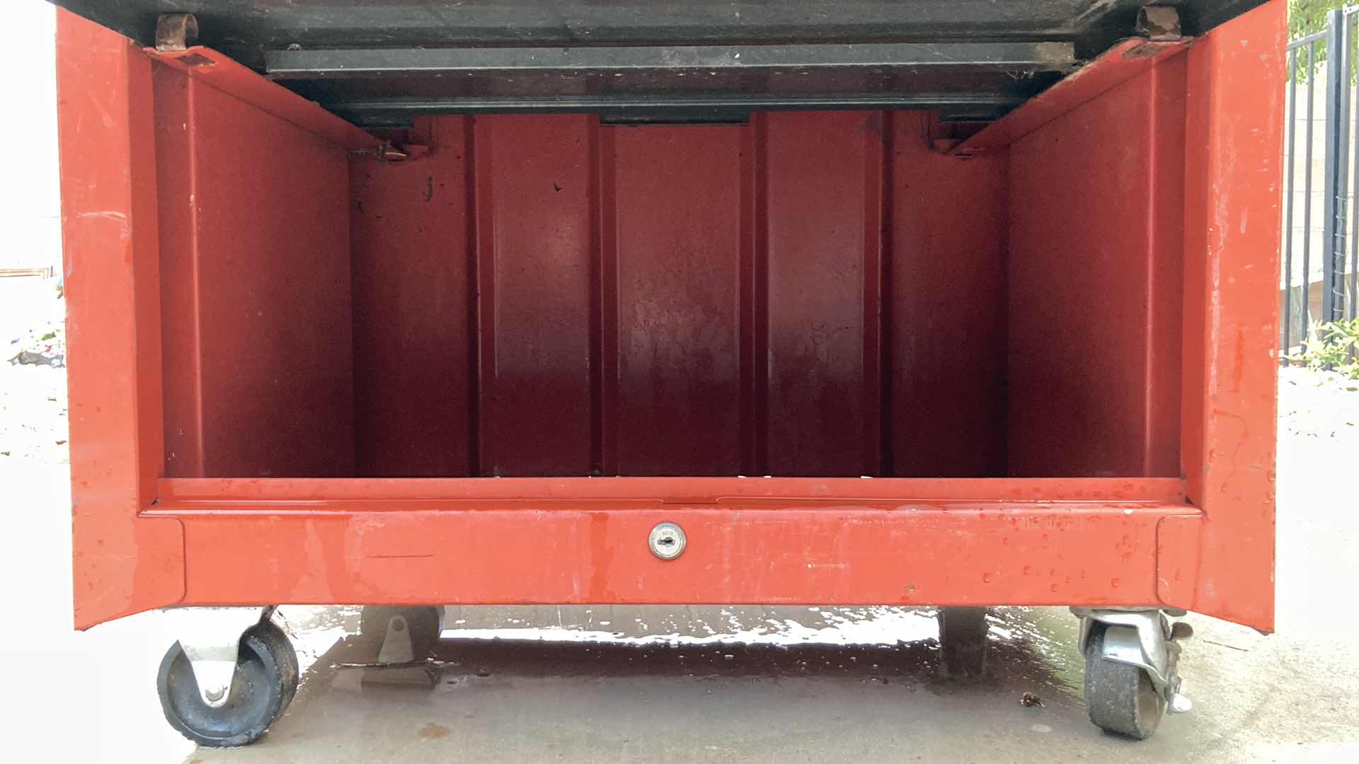 Photo 1 of CRAFTMAN ROLLING TOOL BOX W KEY 27” X 18” H46.5”