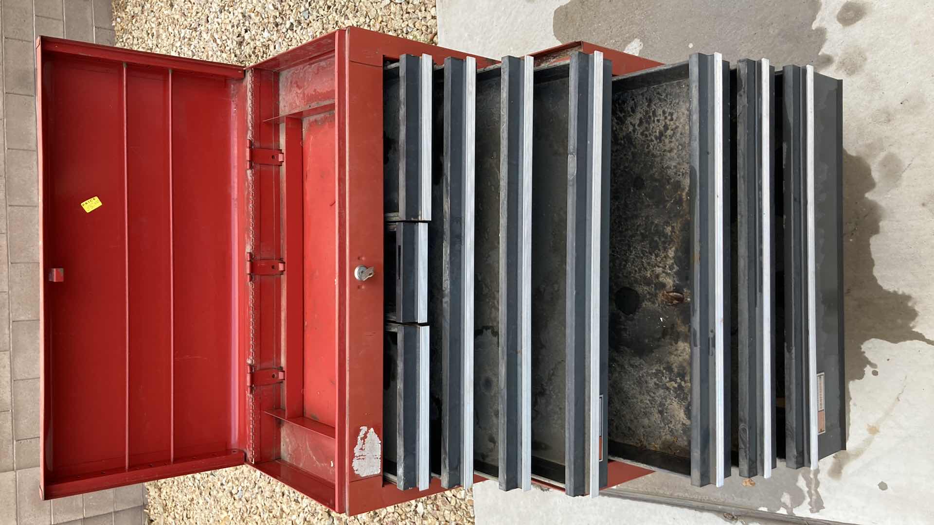 Photo 1 of CRAFTMAN ROLLING TOOL BOX W KEY 27” X 18” H46.5”