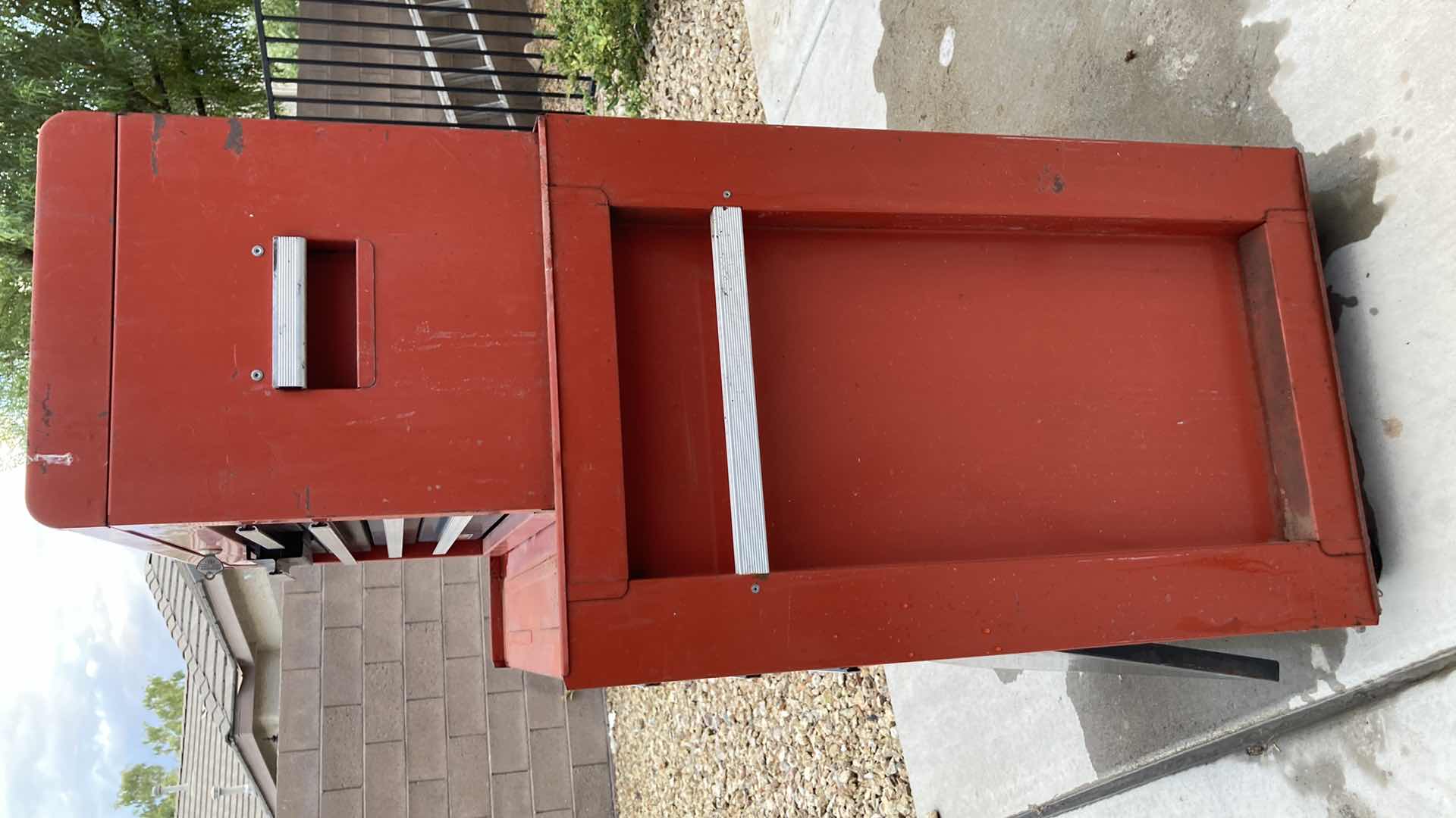 Photo 1 of CRAFTMAN ROLLING TOOL BOX W KEY 27” X 18” H46.5”