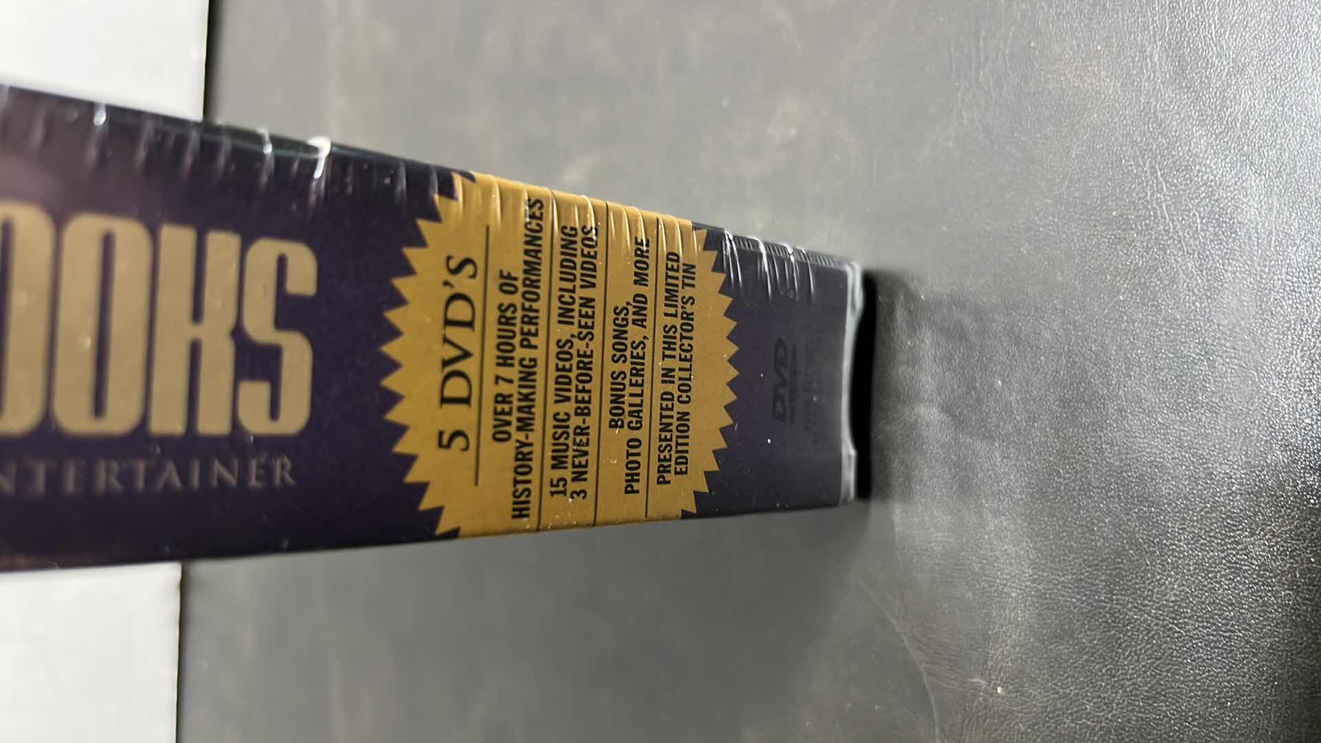 Photo 1 of NEW GARTH BROOKS THE ENTERTAINER 5 DVD BOX SET IN COLLECTORS TIN