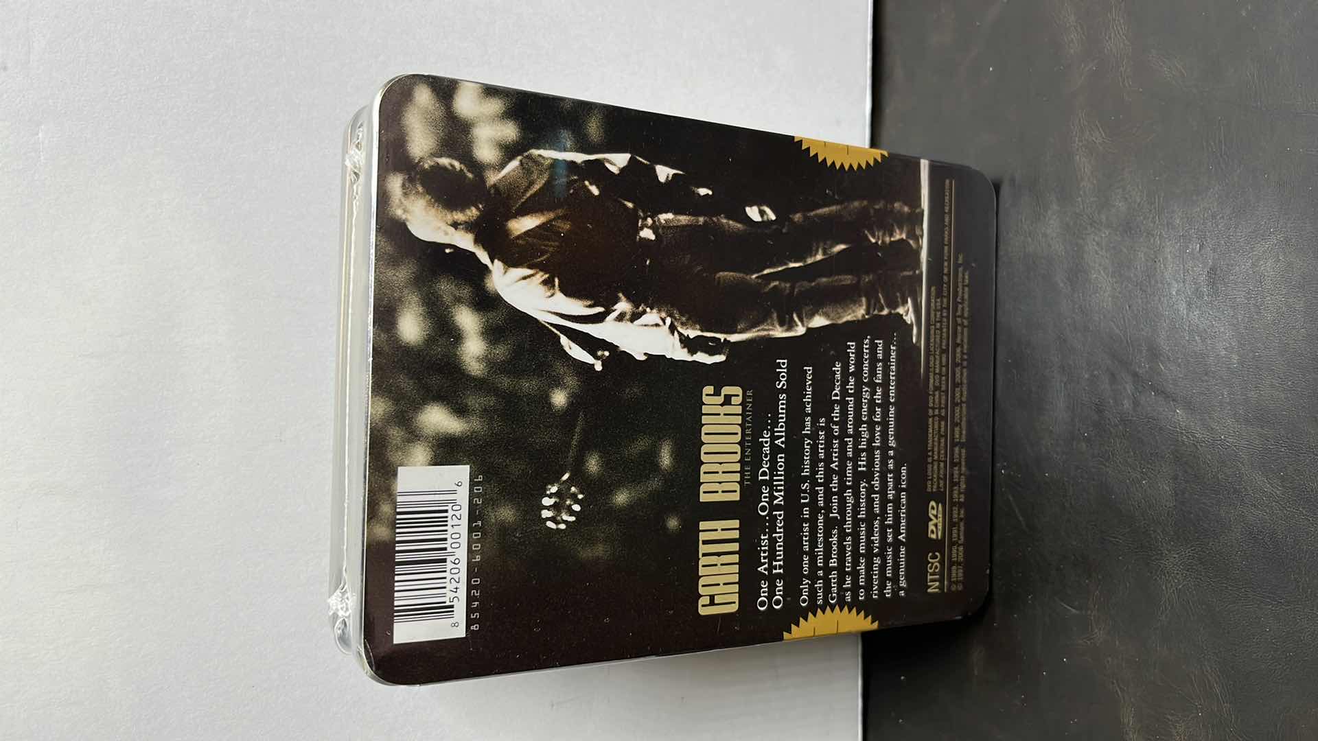 Photo 1 of NEW GARTH BROOKS THE ENTERTAINER 5 DVD BOX SET IN COLLECTORS TIN