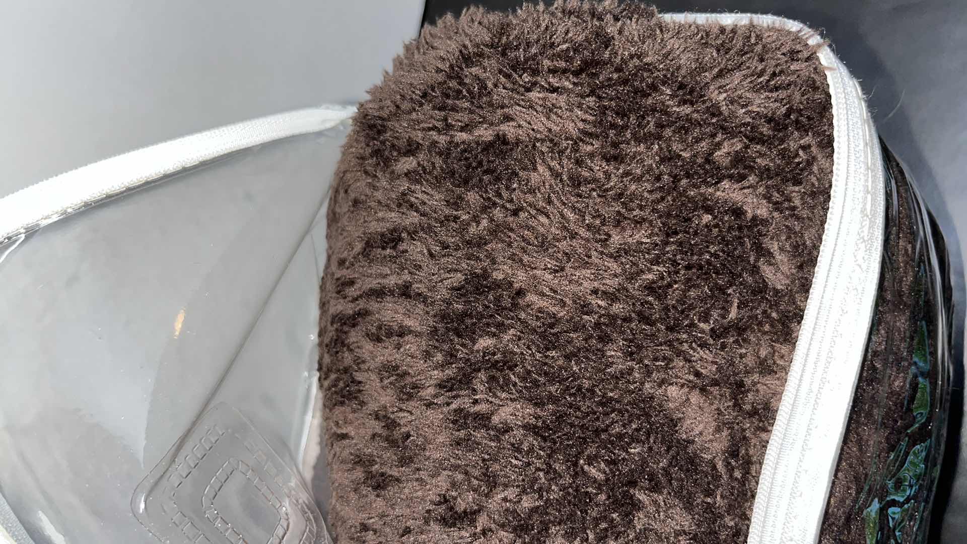 Photo 1 of PINZON MICROTEC THROW BLANKET, ESPRESSO STYLE B000QIYVHO 50" X 60"