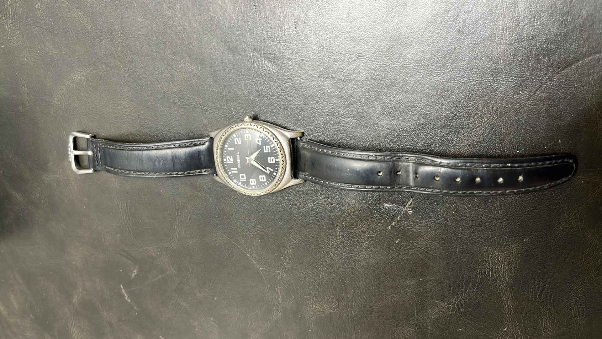 Photo 1 of WOMENS FOSSIL MOOD WATCH W GENUINE LEATHER BAND IN METAL TIN, 30m/100FT MODEL JR-7536