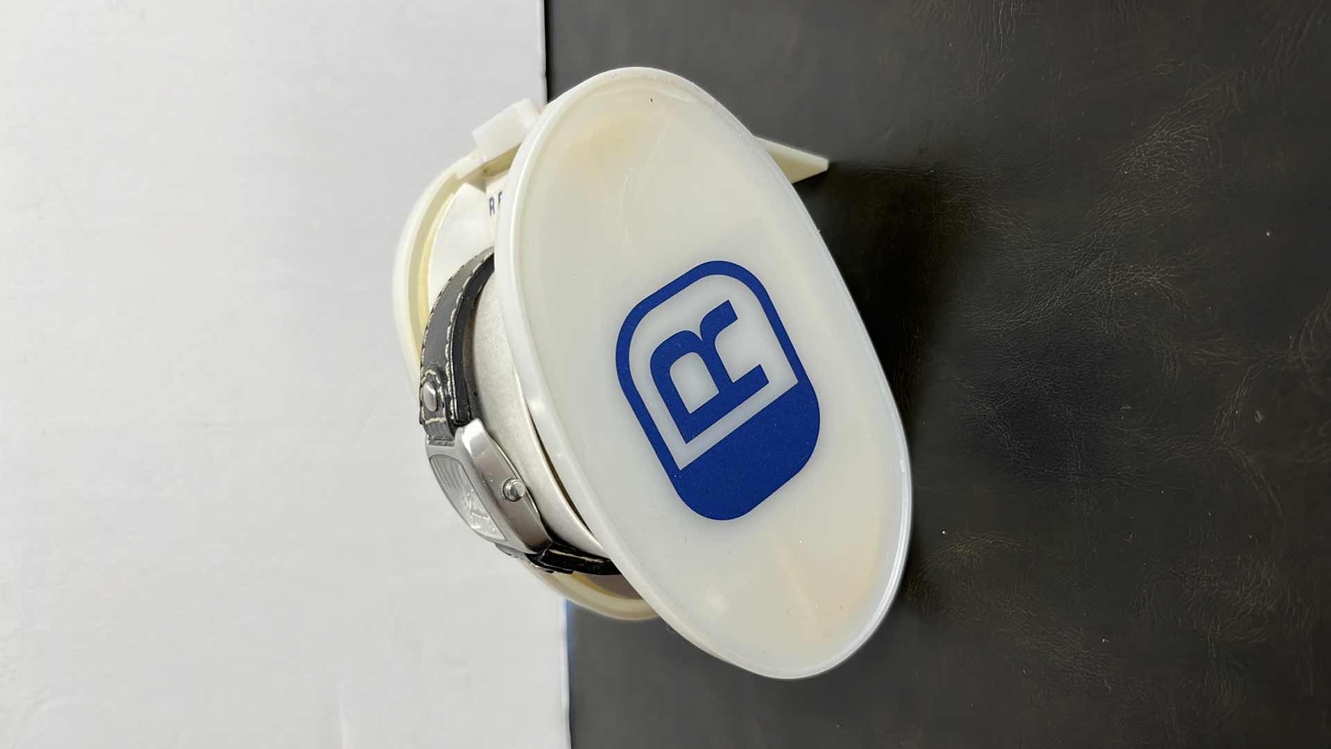 Photo 1 of WOMENS KENNETH COLE REACTION WATER RESISTANT ANALOG WATCH W GENUINE LEATHER STRAP IN CASE, MODEL F98-03-RK2078