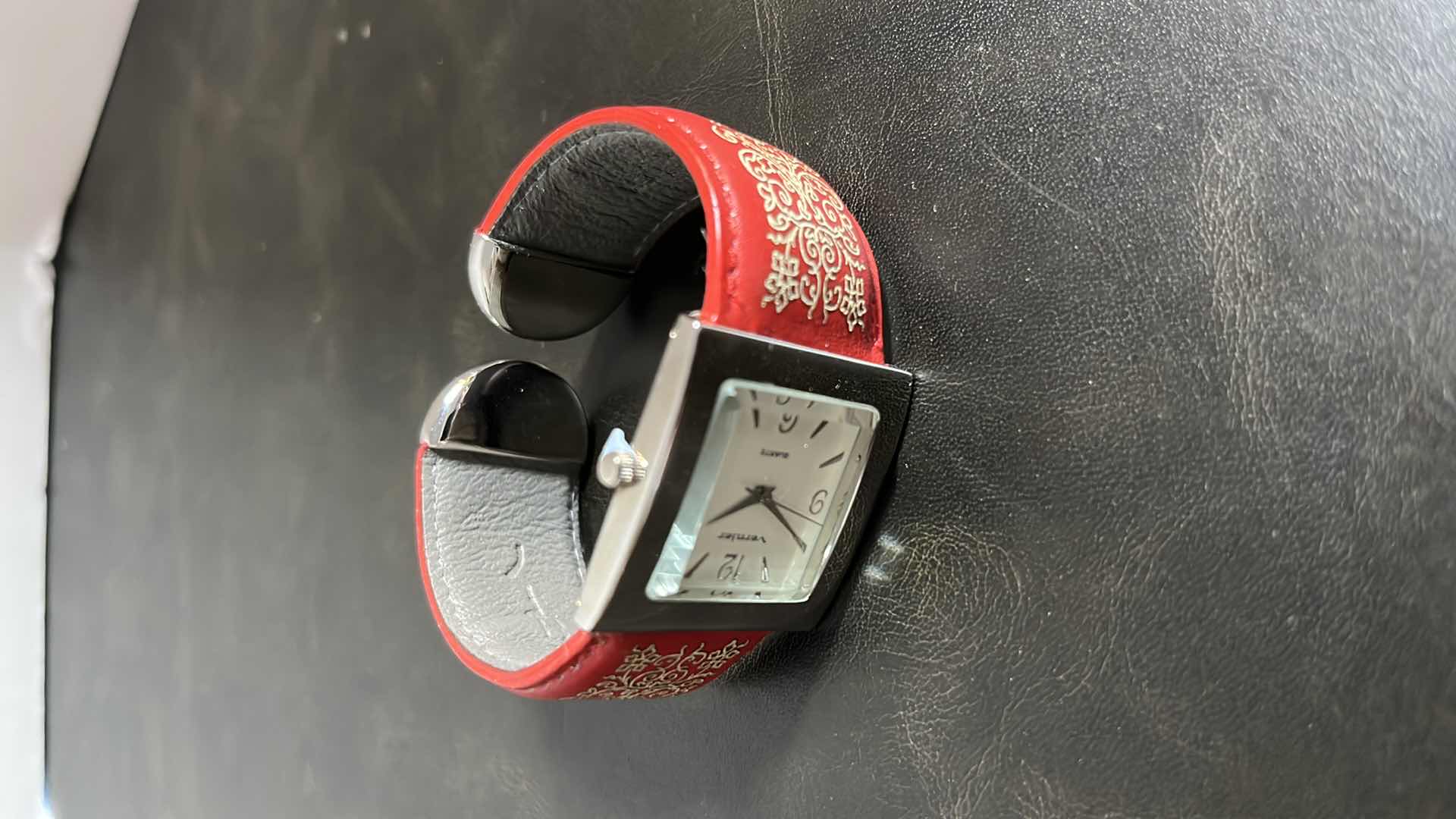 Photo 1 of WOMENS VERNIER BY 7 WEST BANGLE STYLE WATCH W BEVELED CRYSTAL & GENUINE LEATHER BANGLE STRAP, STYLE #50020