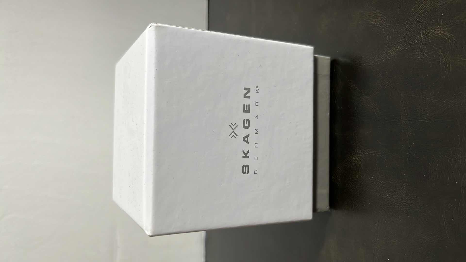 Photo 1 of NEW WOMENS SKAGEN DENMARK WATCH W STAINLESS STEEL CASE & MESH BAND, MOTHER OF PEARL INLAY & SWAROVSKI CRYSTALS, INCLUDES ORIGINAL BOX MODEL 458SSSW