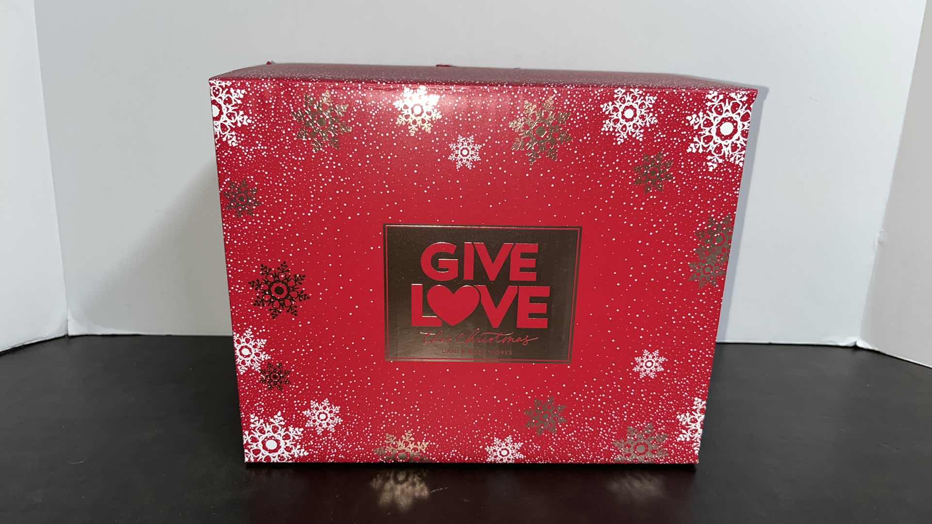 Photo 1 of NEW BATH & BODY WORKS GIVE LOVE THIS CHRISTMAS GIFT BOX