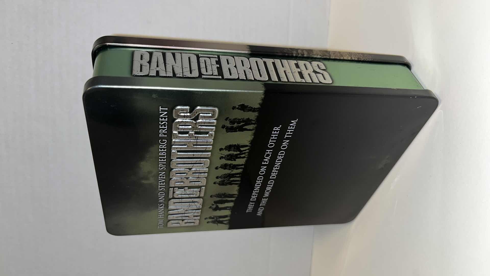 Photo 2 of BAND OF BROTHERS, COMPLETE HBO SERIES 6 DISC DVD BOX SET IN COLLECTIBLE TIN BOX , 2001