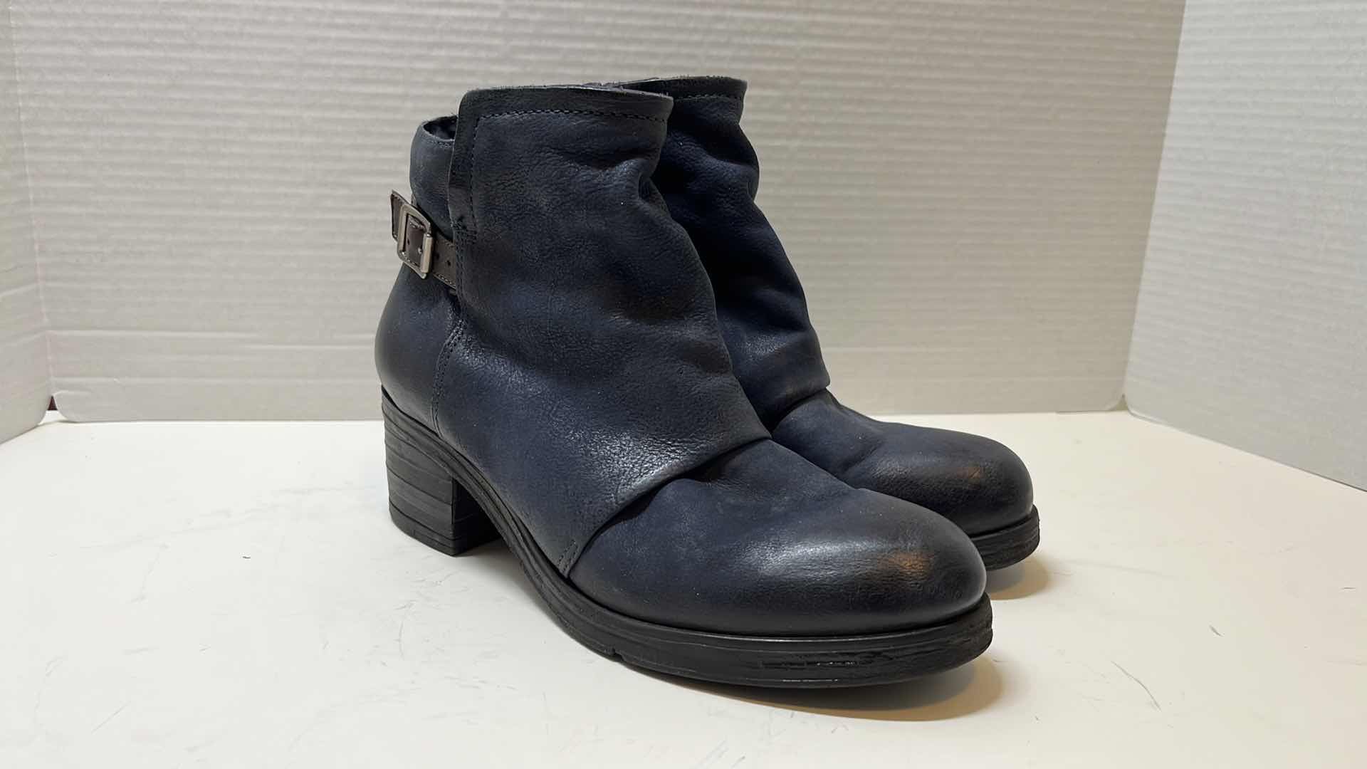 Photo 1 of MIZ MOOZ MIDNIGHT STONEY LEATHER ANKLE BOOT (WOMENS SIZE 39/8.5)