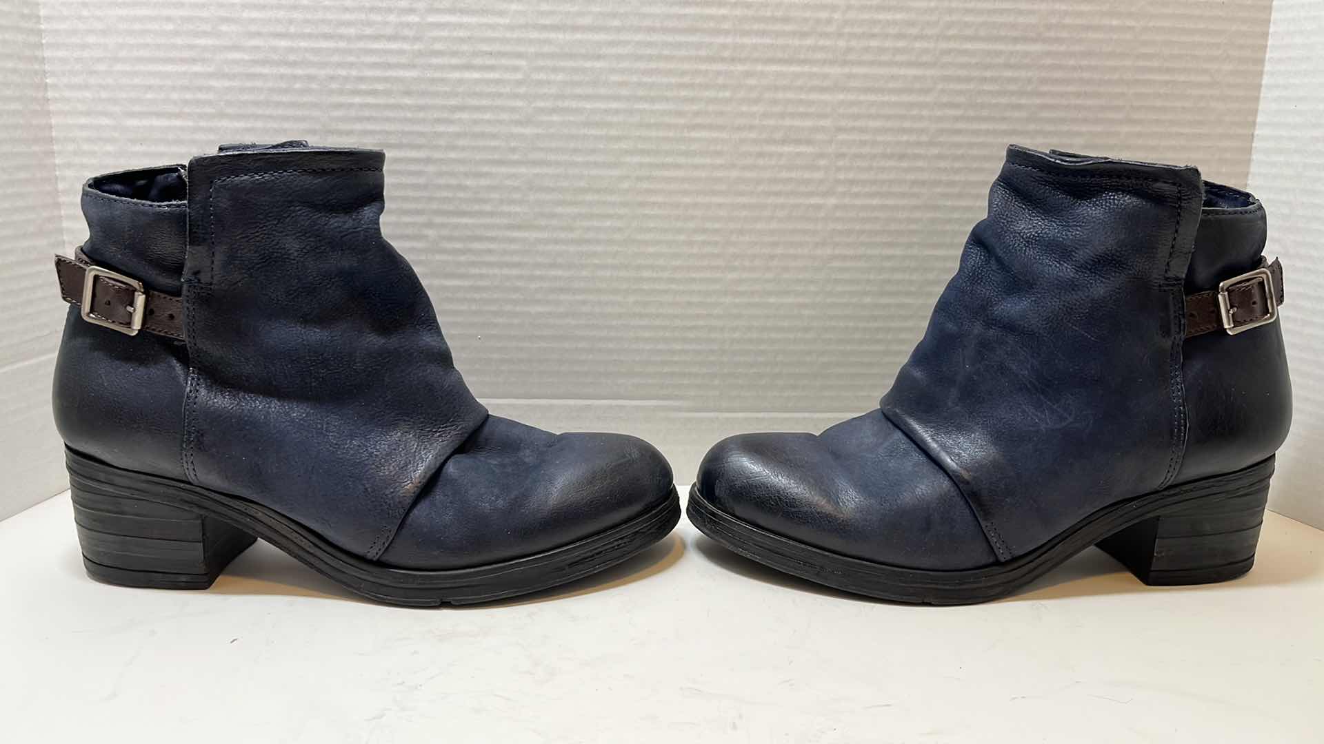 Photo 4 of MIZ MOOZ MIDNIGHT STONEY LEATHER ANKLE BOOT (WOMENS SIZE 39/8.5)