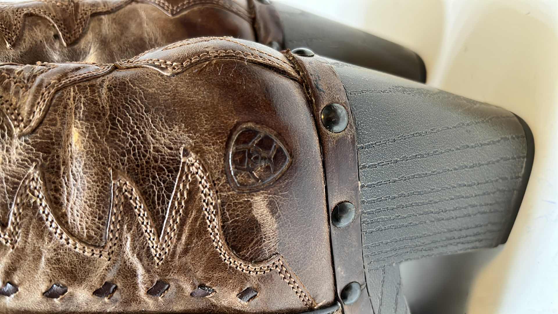 Photo 1 of ARIAT MUSIC CITY WESTERN LEATHER BOOT, BROWN (WOMENS SIZE 8.5)