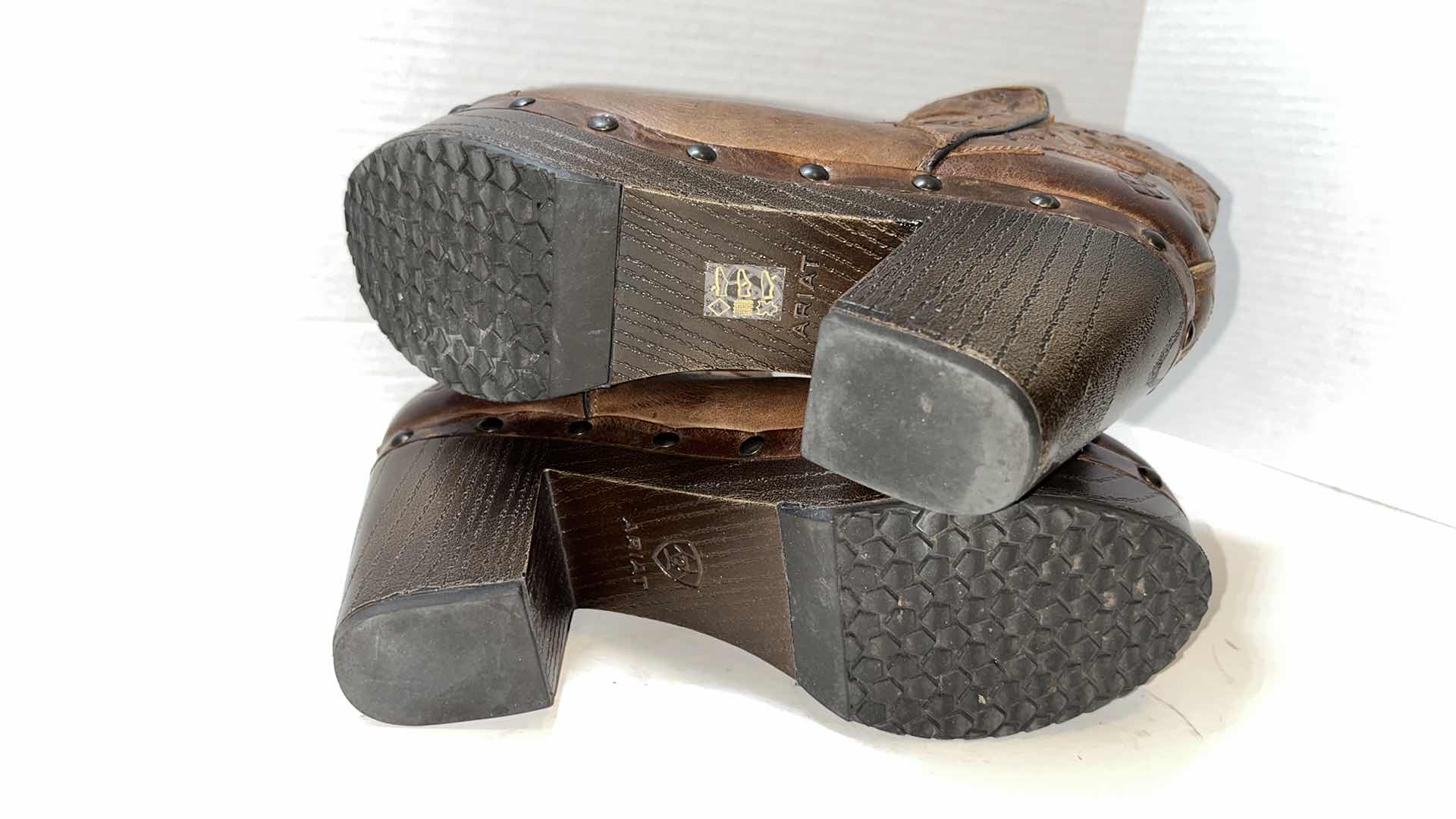 Photo 1 of ARIAT MUSIC CITY WESTERN LEATHER BOOT, BROWN (WOMENS SIZE 8.5)