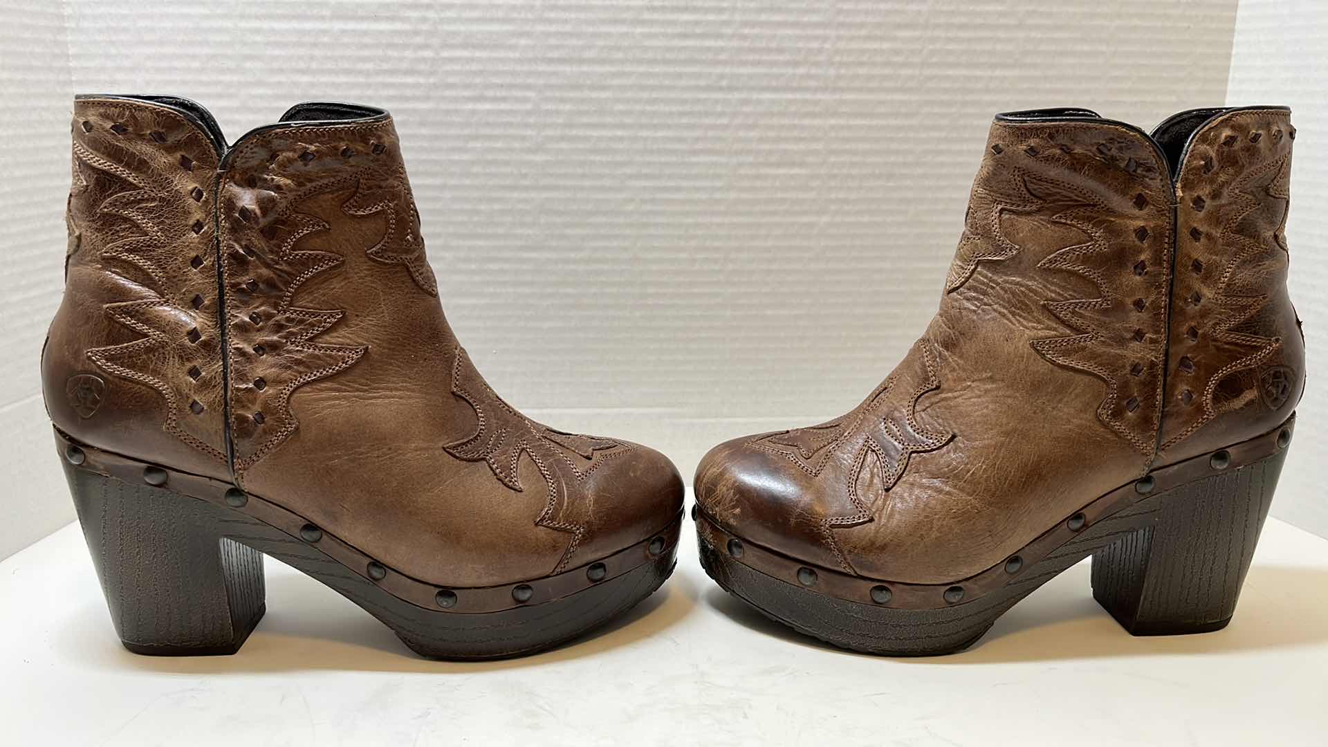 Photo 1 of ARIAT MUSIC CITY WESTERN LEATHER BOOT, BROWN (WOMENS SIZE 8.5)