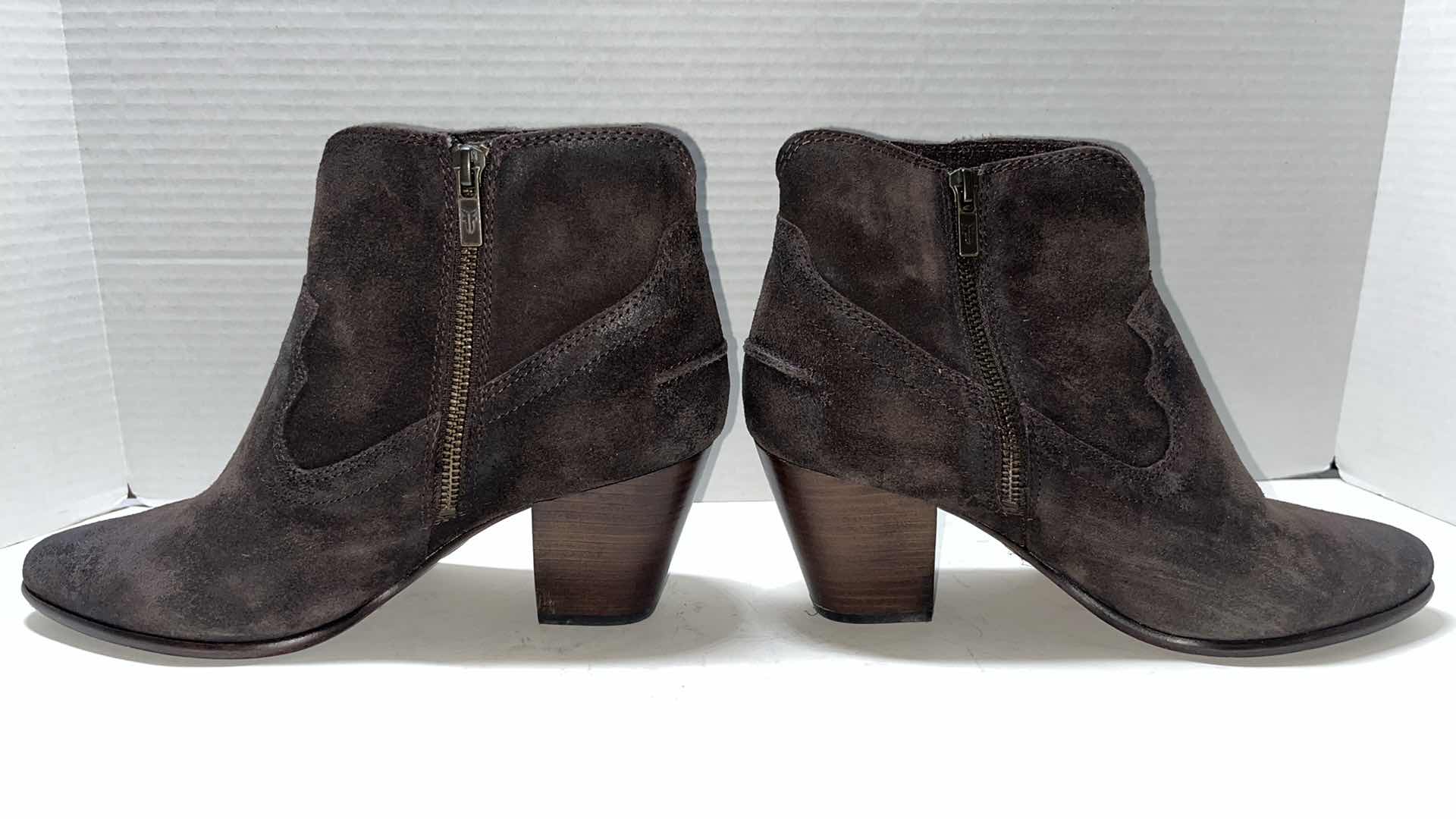 Photo 1 of FRYE RENEE SHORT SEAM ANKLE BOOT (WOMENS SIZE 9)