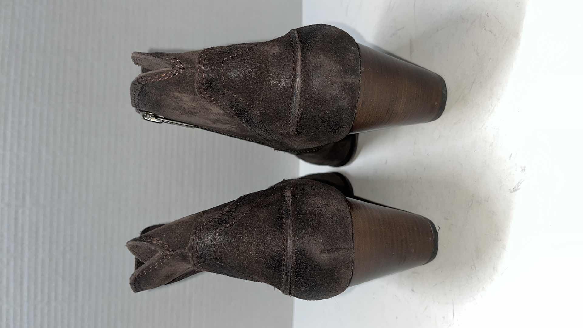 Photo 1 of FRYE RENEE SHORT SEAM ANKLE BOOT (WOMENS SIZE 9)