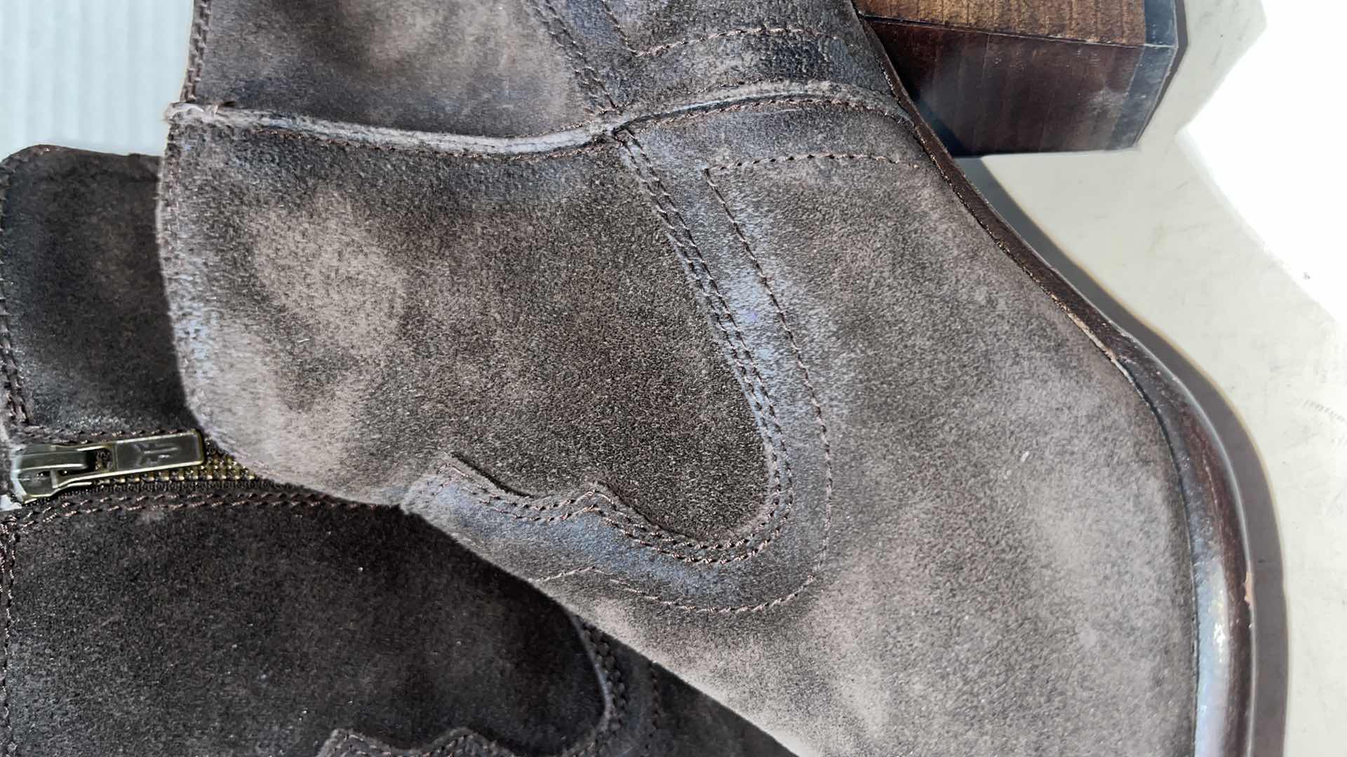 Photo 1 of FRYE RENEE SHORT SEAM ANKLE BOOT (WOMENS SIZE 9)