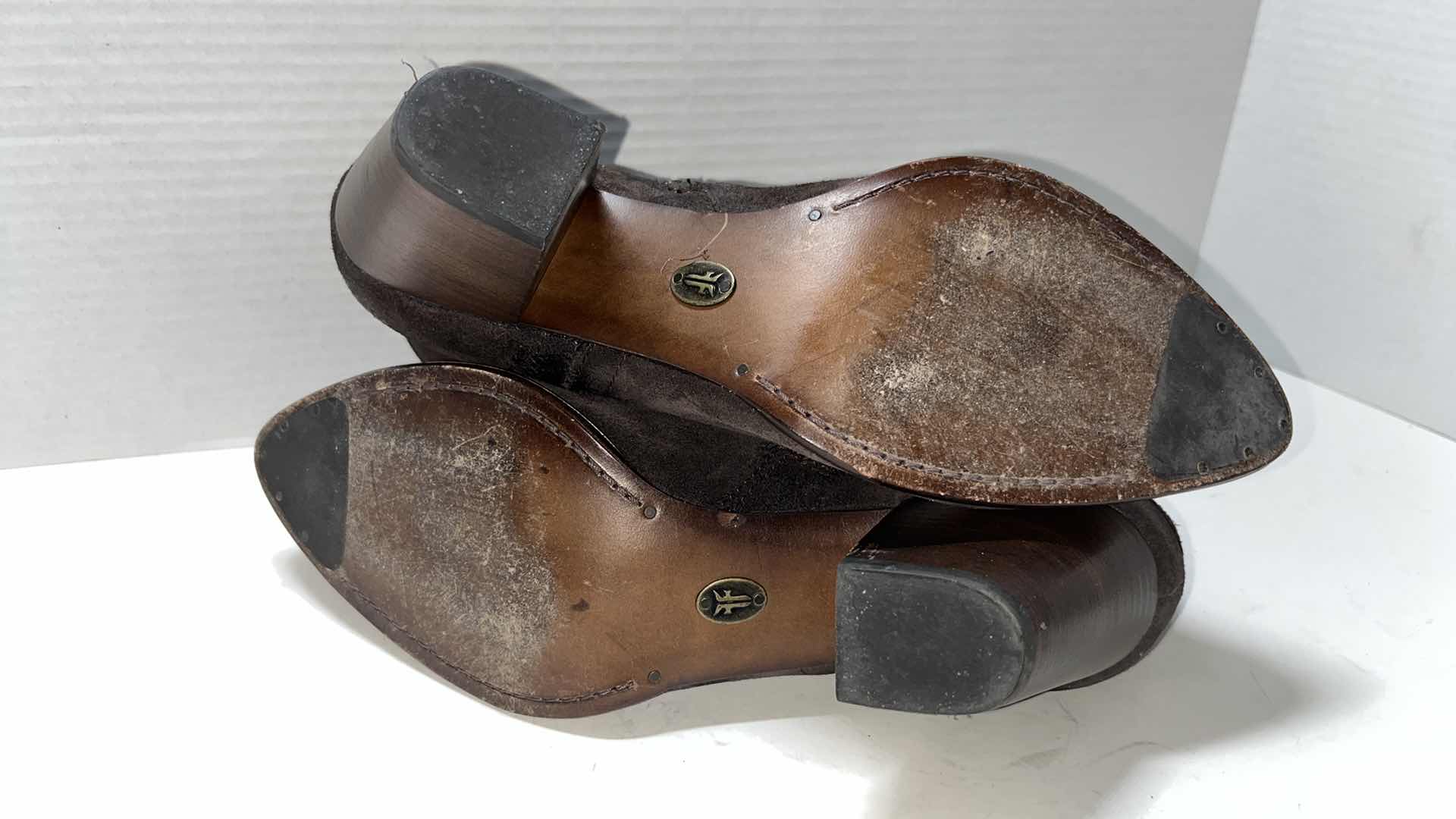 Photo 1 of FRYE RENEE SHORT SEAM ANKLE BOOT (WOMENS SIZE 9)