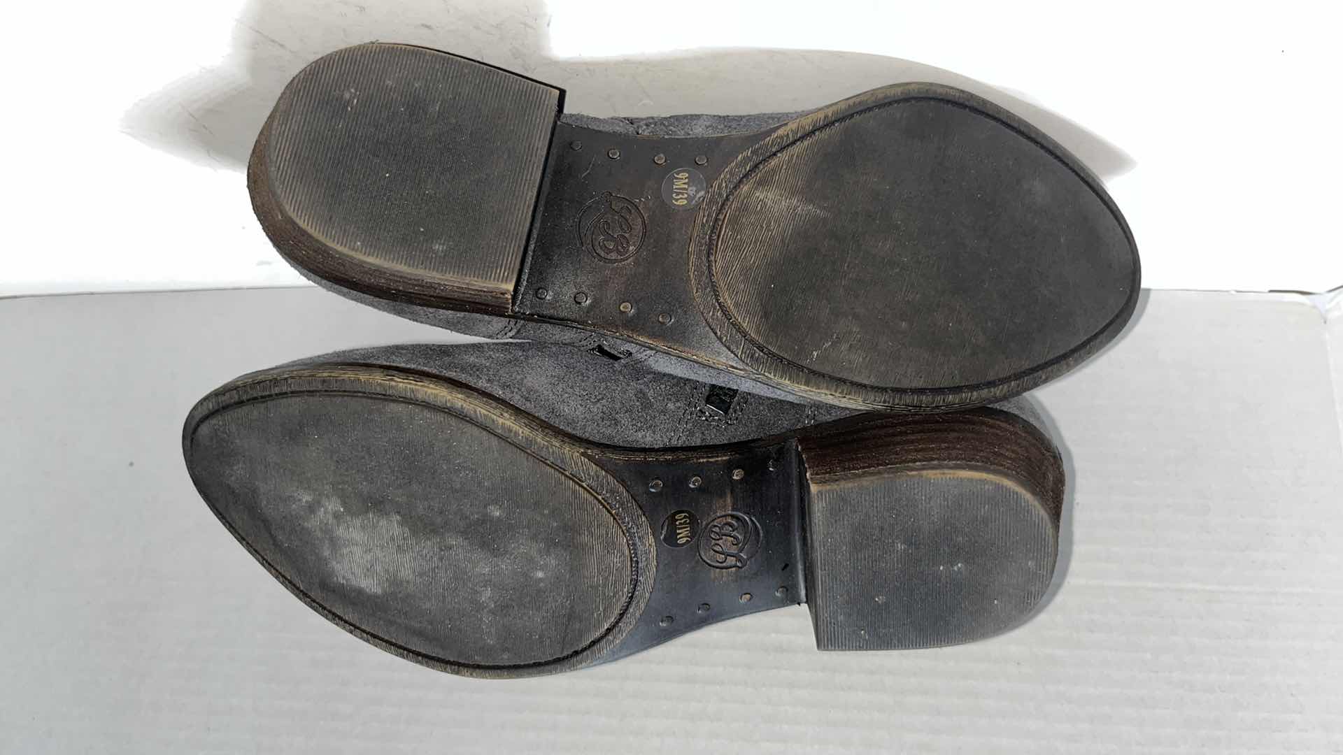 Photo 1 of LUCKY BRAND ZIPPERED ANKLE BOOTIE, GREY (WOMENS SIZE 9)