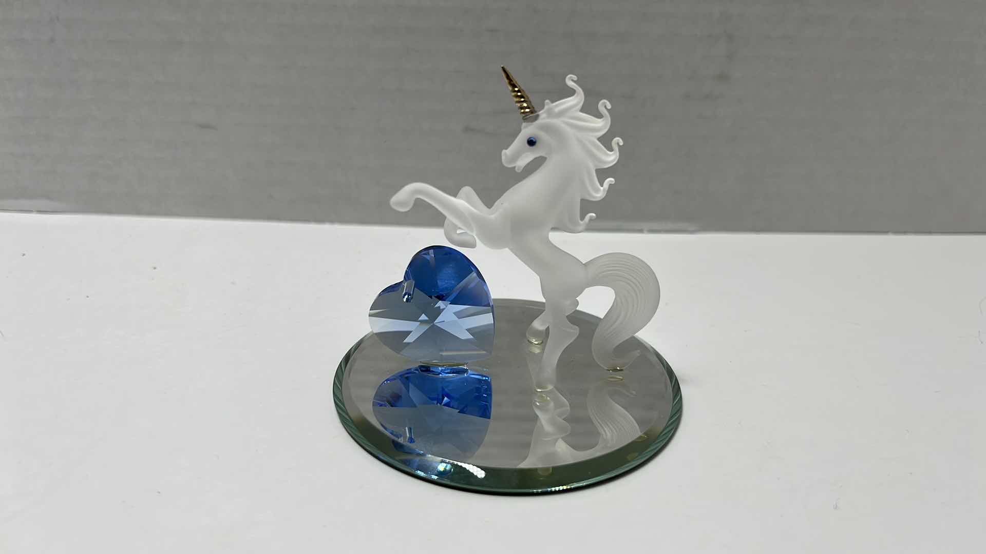 Photo 6 of HAND BLOWN CLEAR BLUE GLASS UNICORNS W GOLD ACCENTS & MIRRORED HAND BLOWN UNICORNS (5)