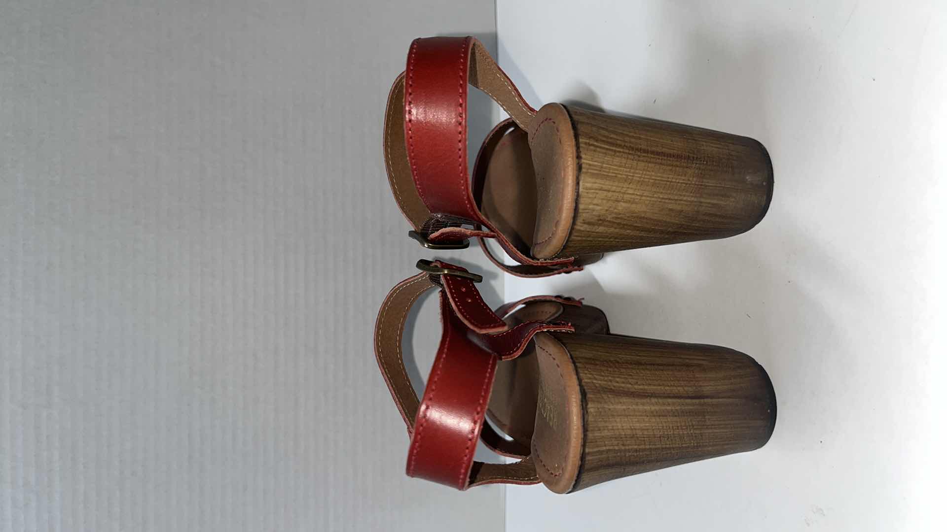 Photo 5 of KENNETH COLE REACTION LOG SET HEELED SANDAL, (WOMENS SIZE 9)