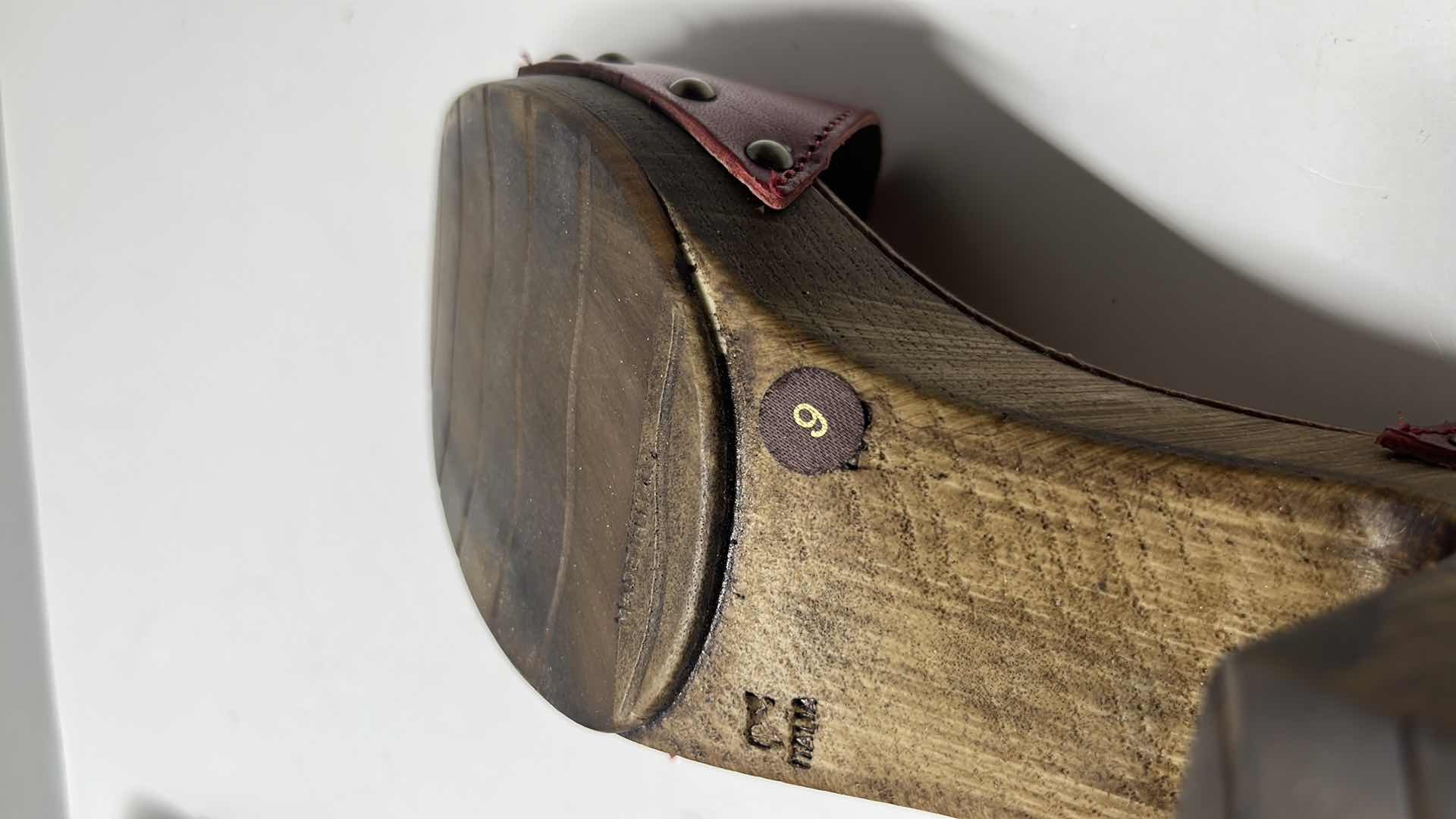 Photo 1 of KENNETH COLE REACTION LOG SET HEELED SANDAL, (WOMENS SIZE 9)