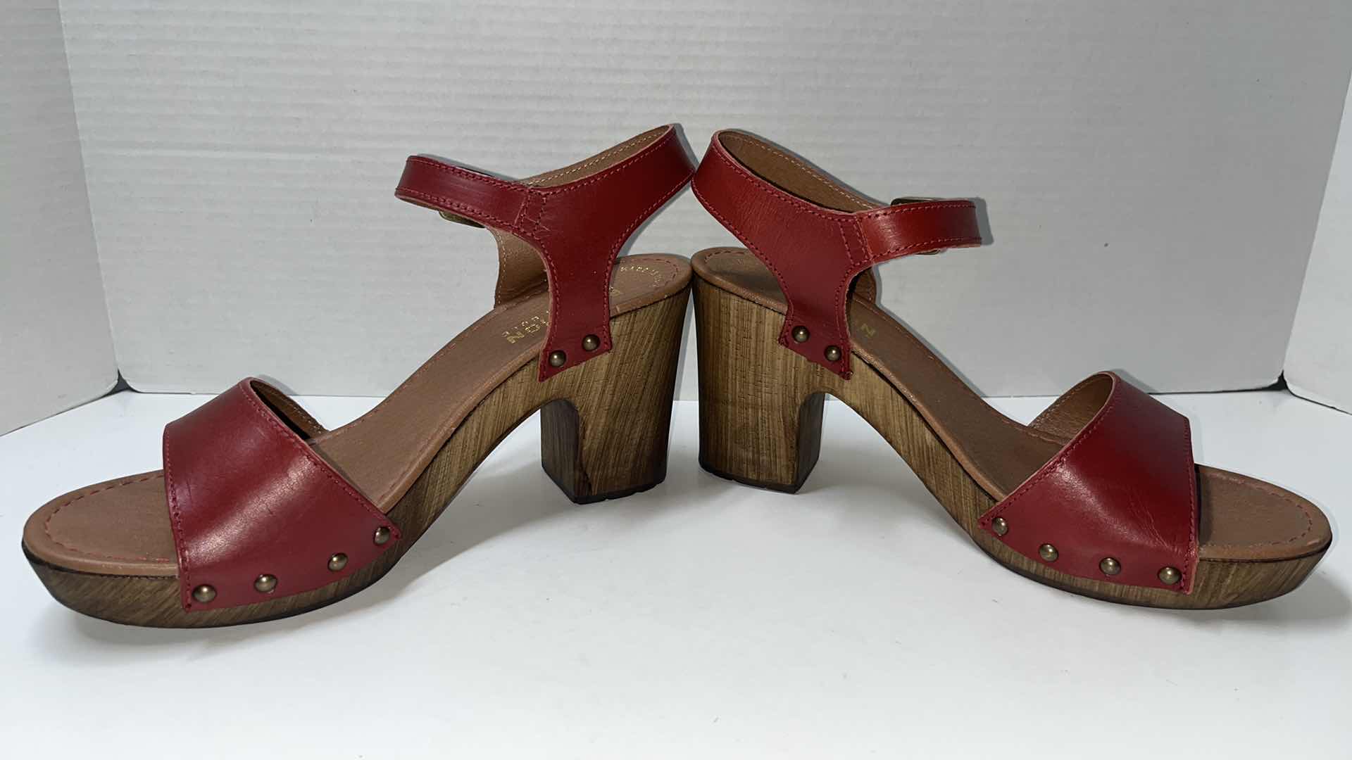 Photo 3 of KENNETH COLE REACTION LOG SET HEELED SANDAL, (WOMENS SIZE 9)