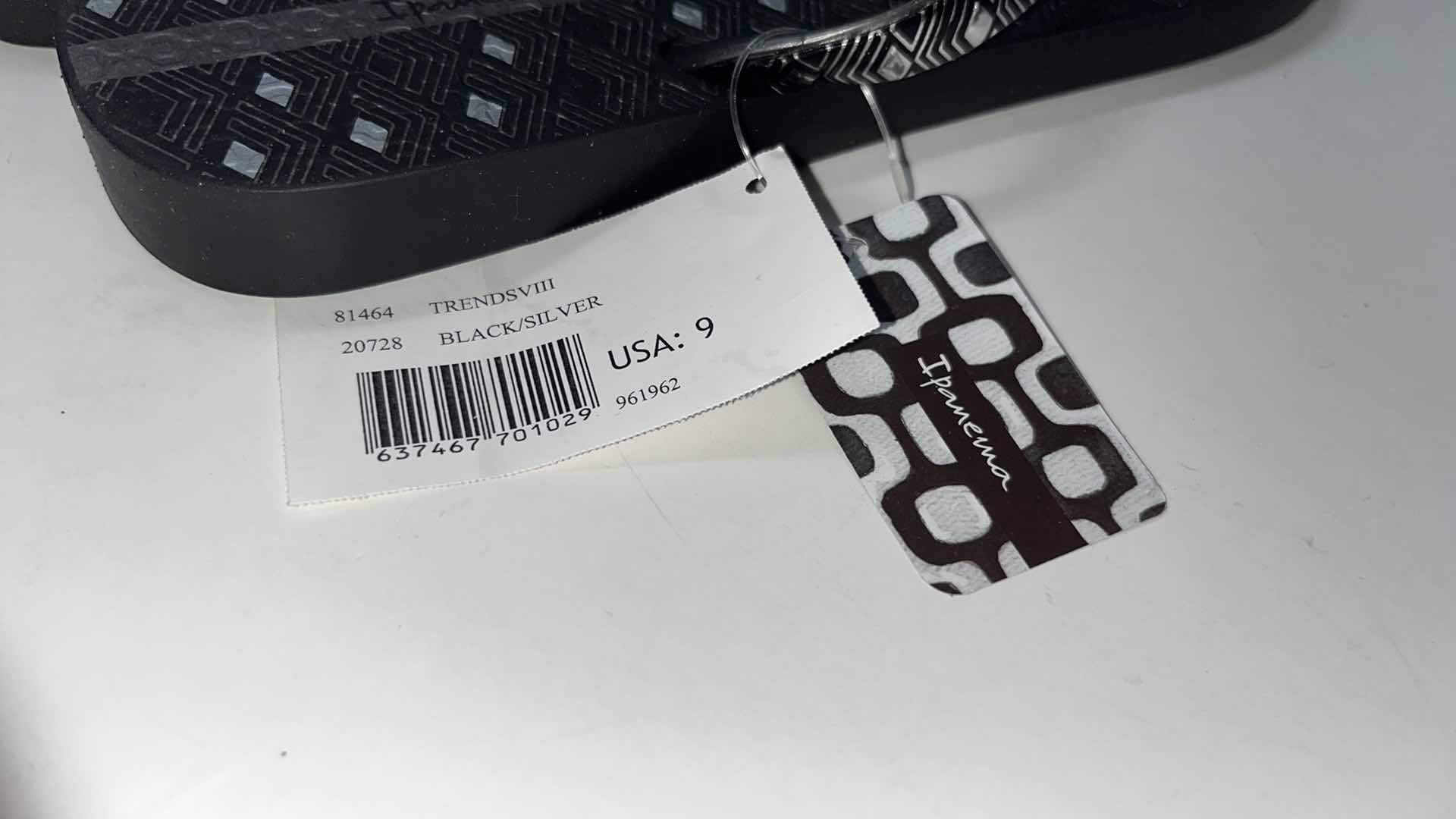 Photo 1 of NEW IPANEMA TRENDS VIII FLIP FLOPS, BLACK/SILVER (WOMENS SIZE 9)