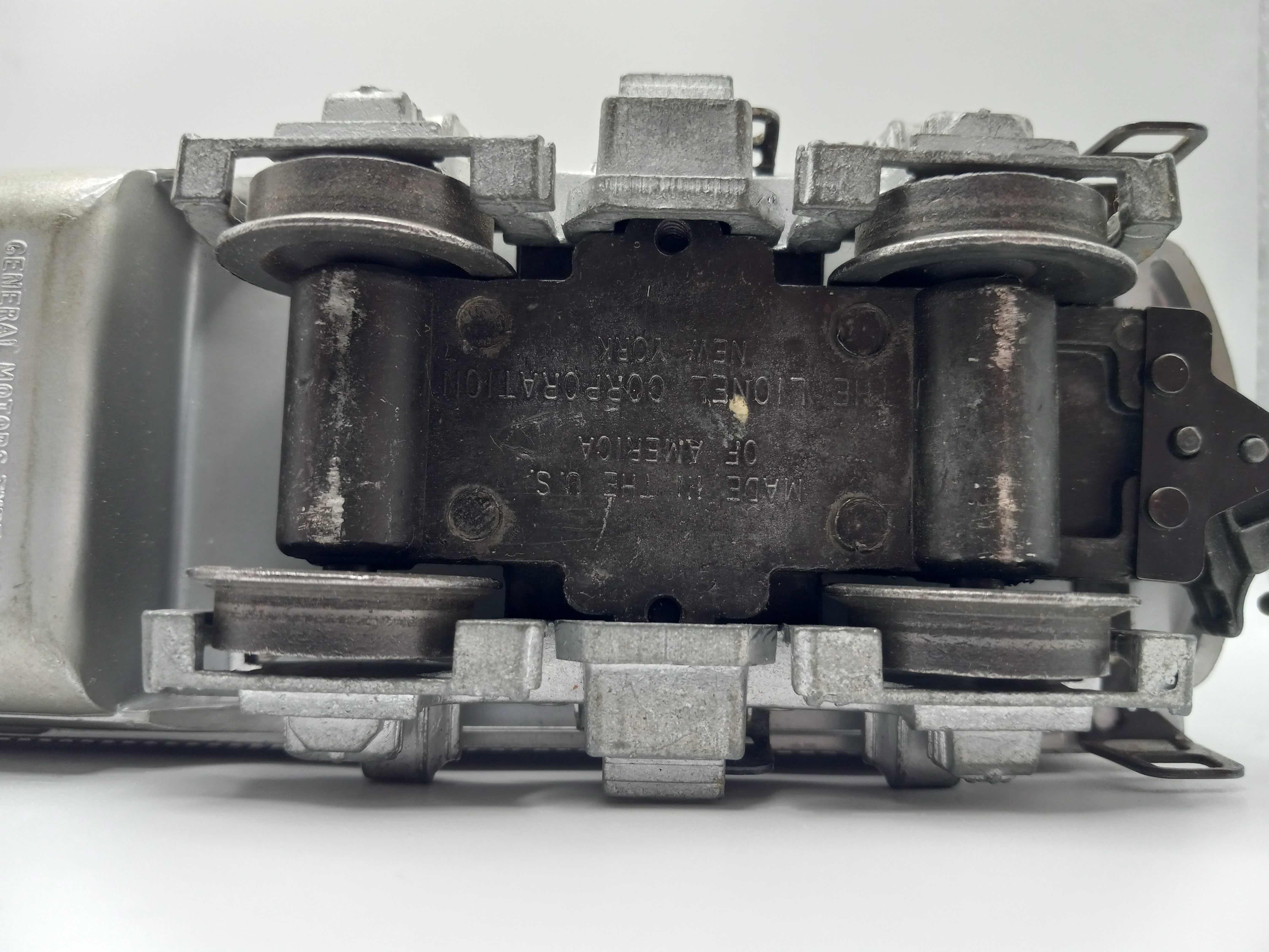 Photo 1 of LIONEL TRAINS SANTA FE F3B DIESEL ENGINE 2234B