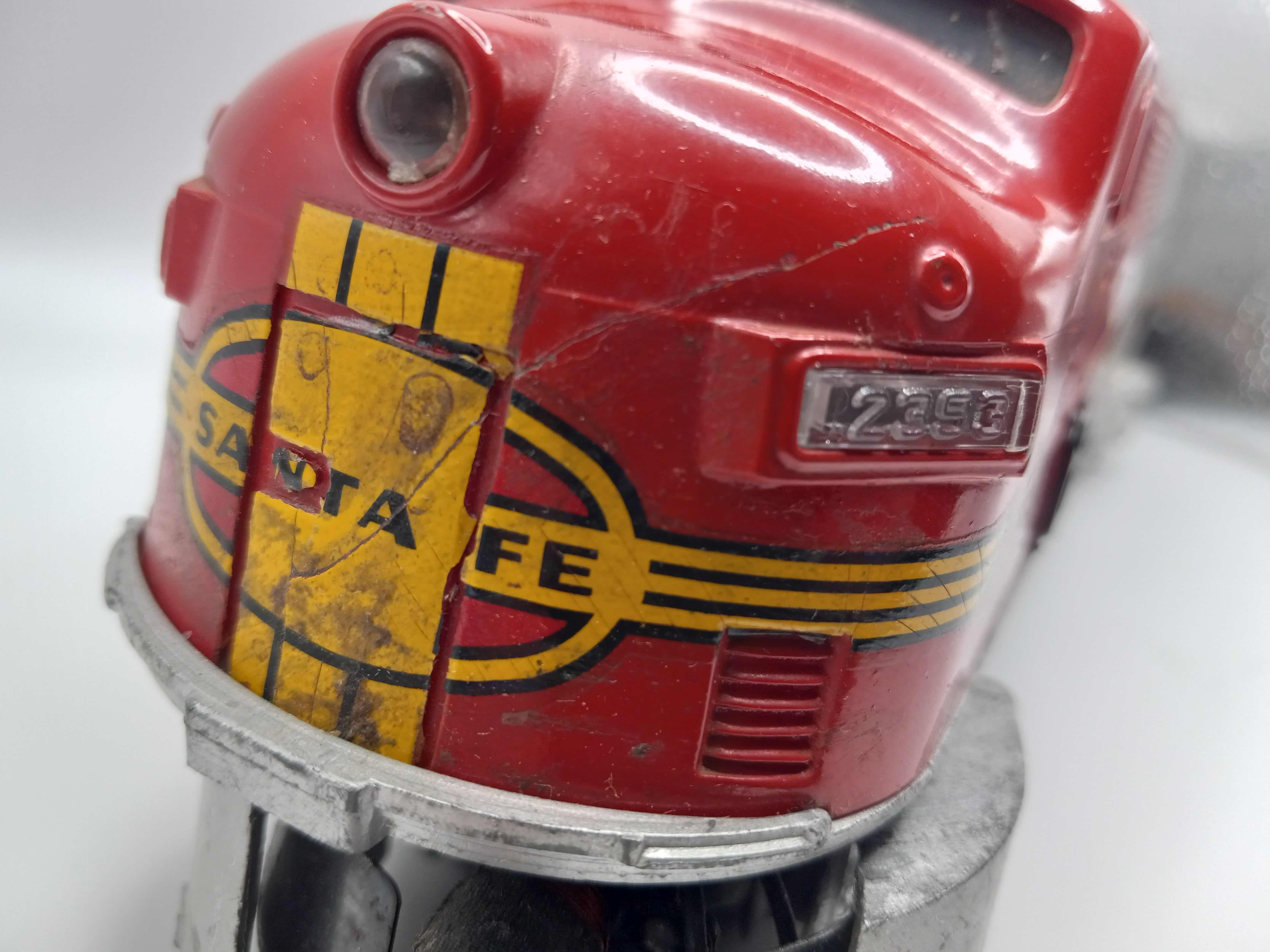 Photo 1 of LIONEL TRAINS SANTA FE F-3 DIESEL LOCOMOTIVE 2353