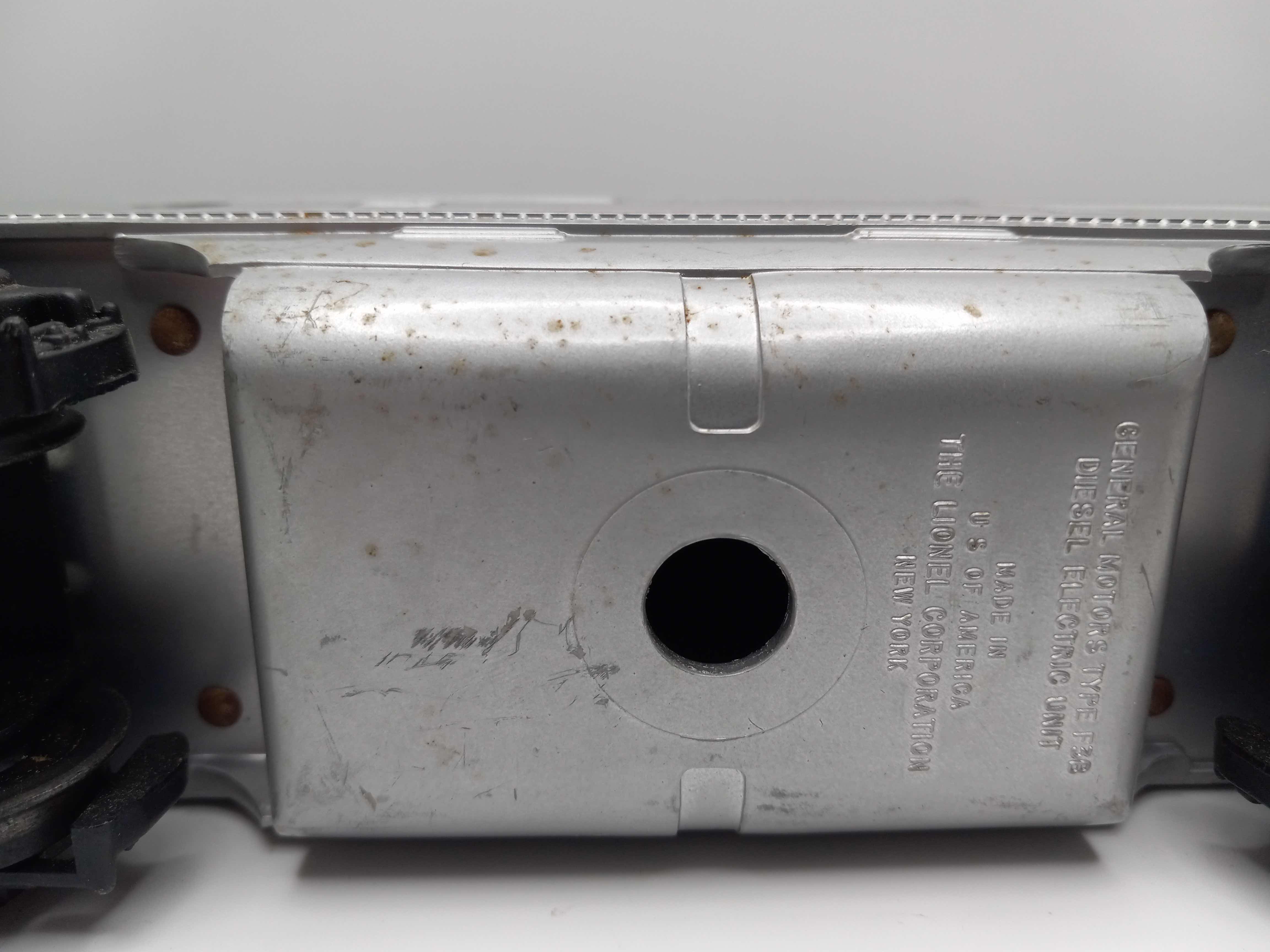 Photo 1 of LIONEL TRAINS SANTA FE F3 DIESEL ENGINE 2243C