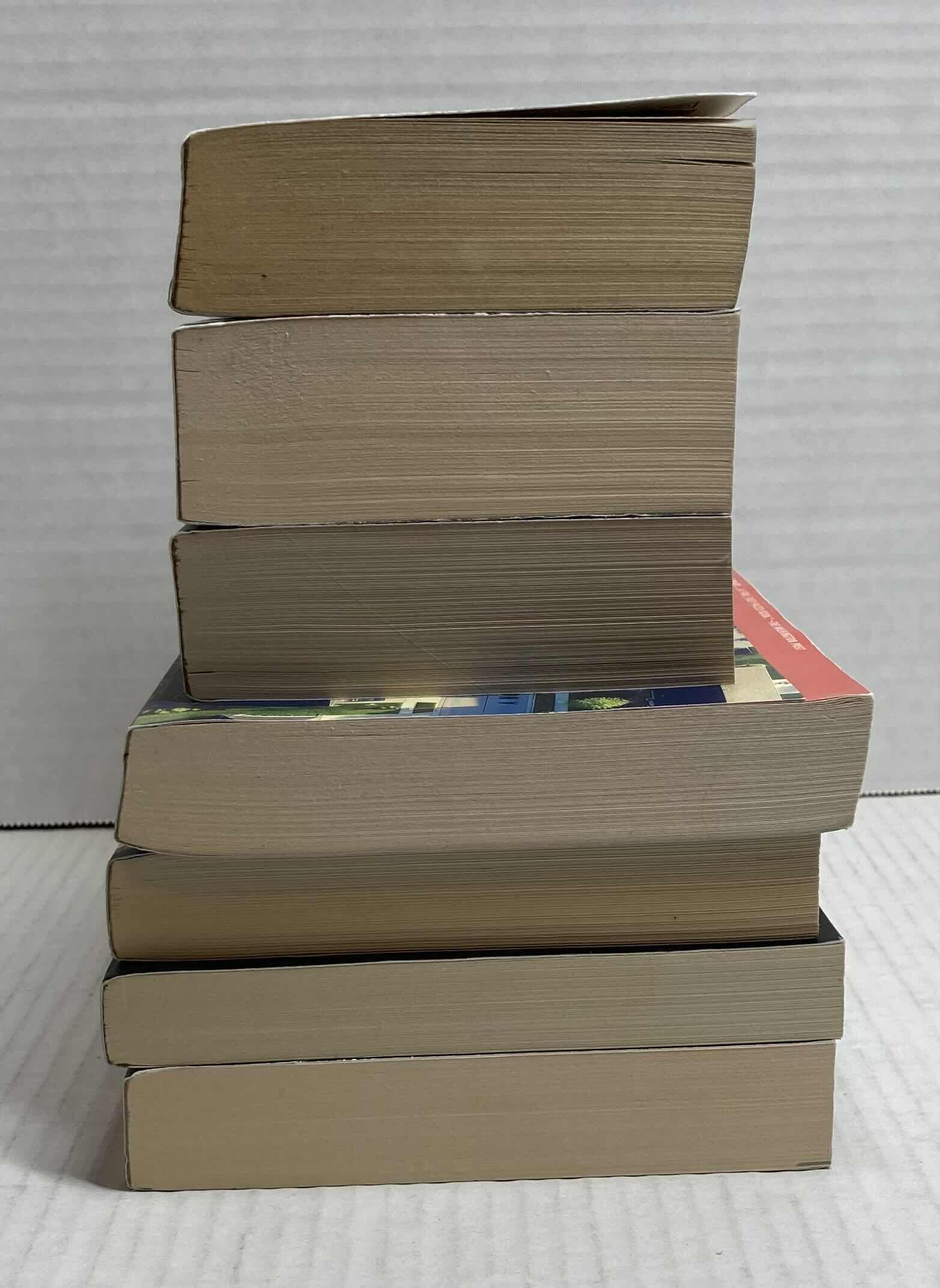 Photo 1 of BOOKS-SUSPENSE & HORROR (7)