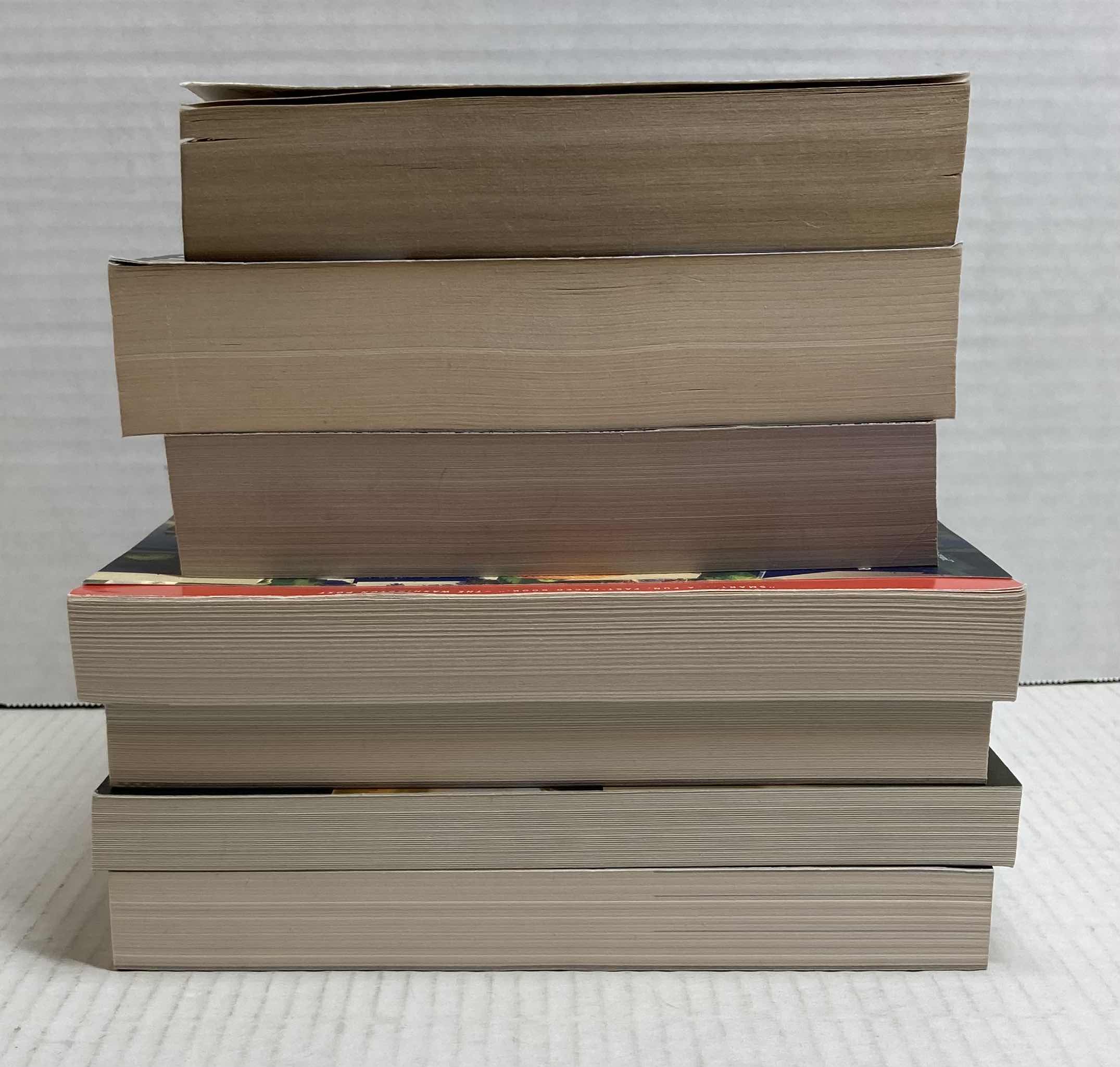 Photo 1 of BOOKS-SUSPENSE & HORROR (7)