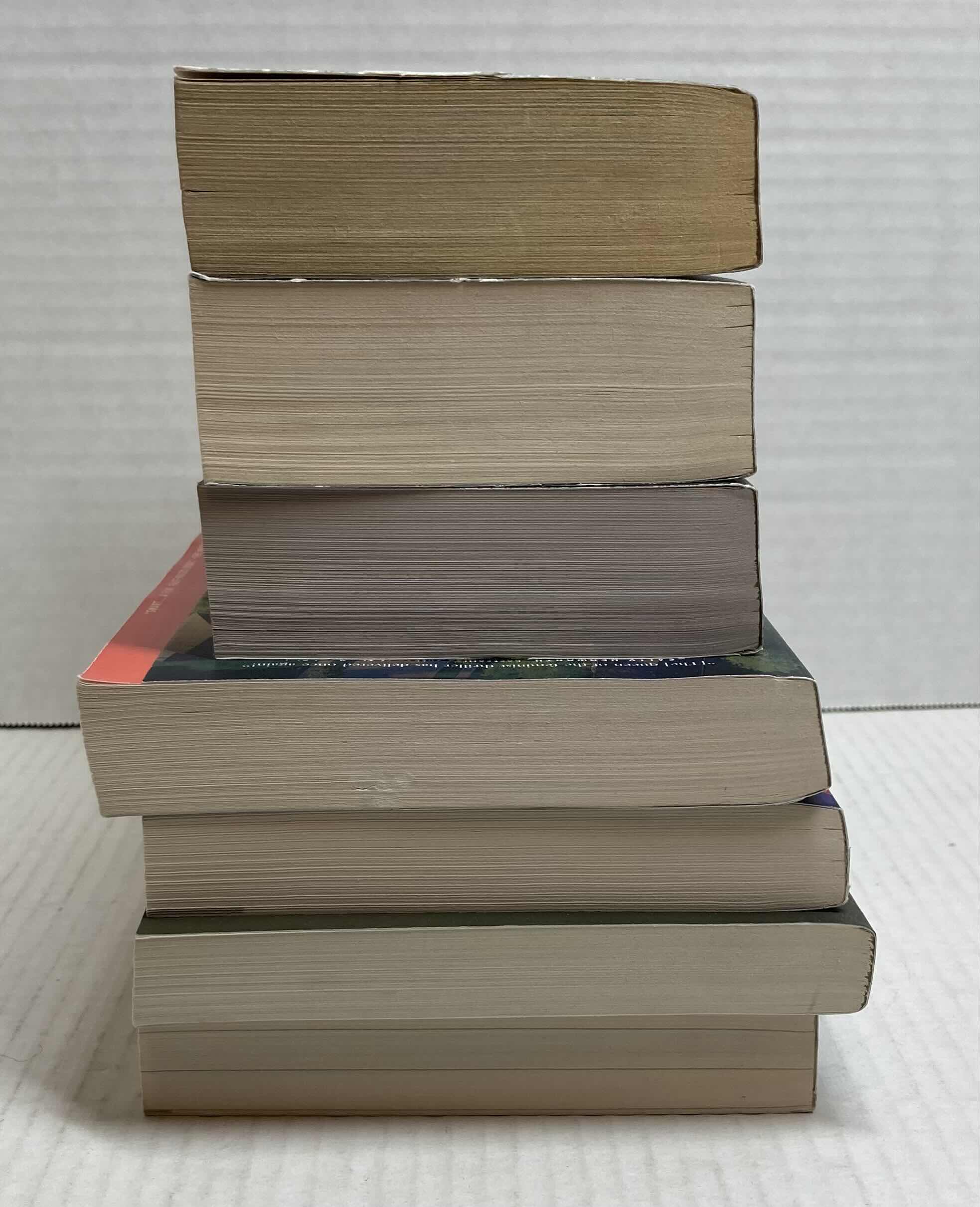 Photo 1 of BOOKS-SUSPENSE & HORROR (7)