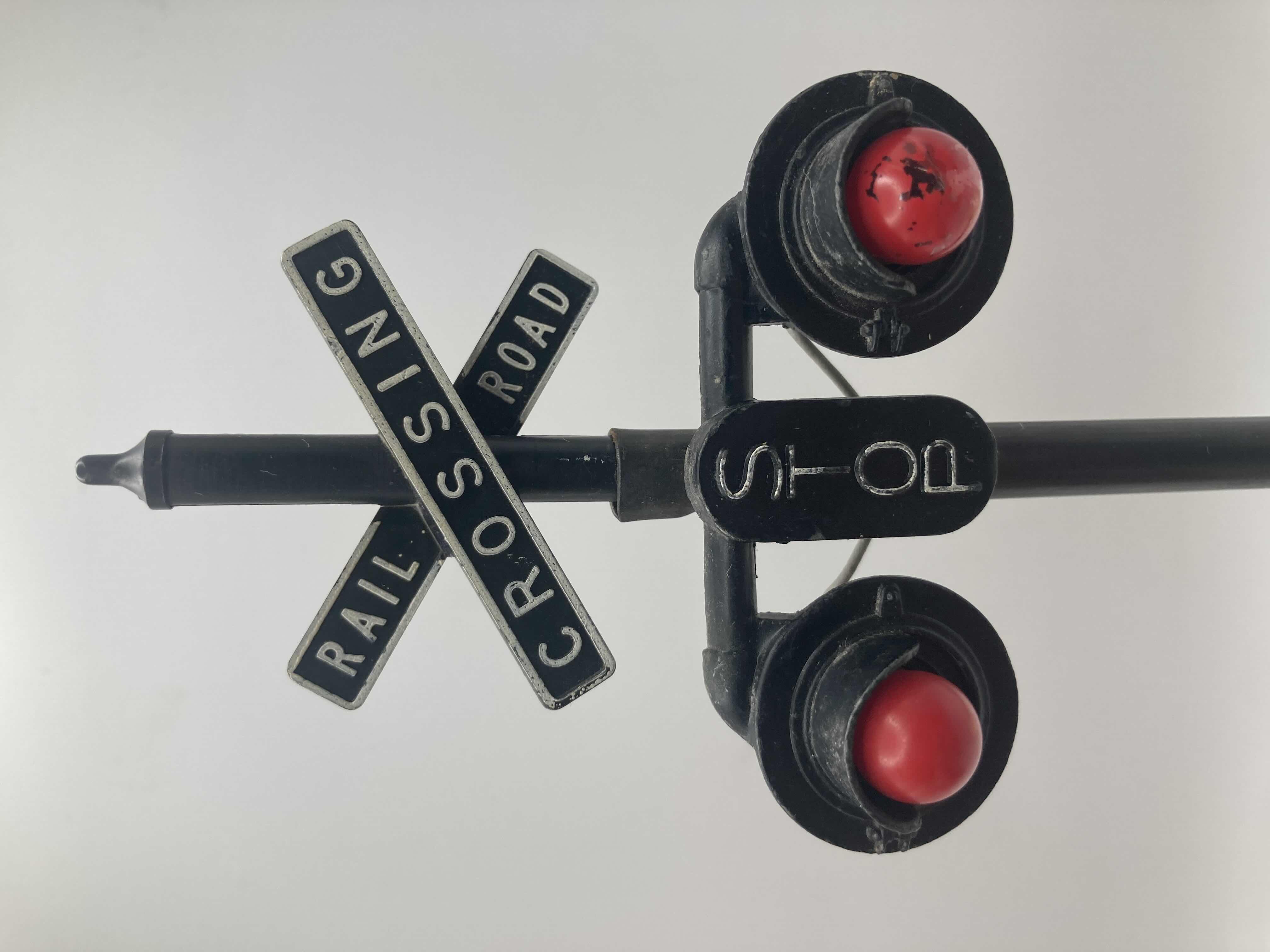 Photo 1 of LIONEL TRAINS RINGING HIGHWAY SIGNAL 155 W ORIGINAL BOX & INSTRUCTIONS